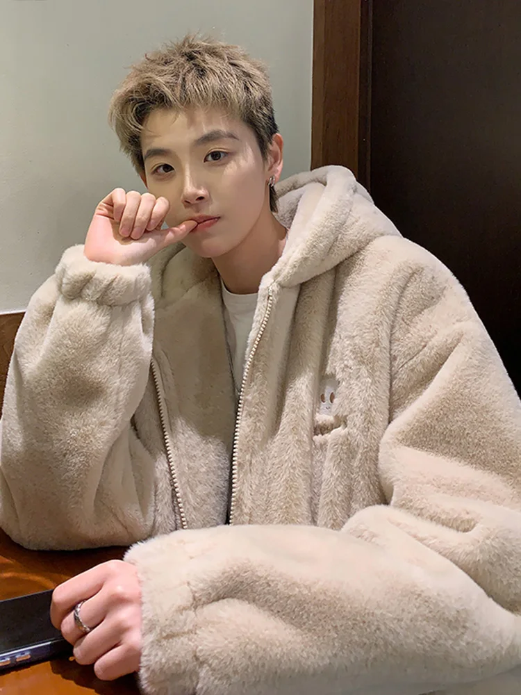 Мягкая куртка из искусственного меха ягненка для мужчин, зимняя утепленная молодежная хлопковая одежда, повседневная теплая модная куртка с капюшоном на молнии, с длинными рукавами
Мягкая куртка из искусственного меха ягненка для мужчин, зимняя утепленная молодежная хлопковая одежда, повседневная теплая модная куртка с капюшоном на молнии, с длинными рукавами