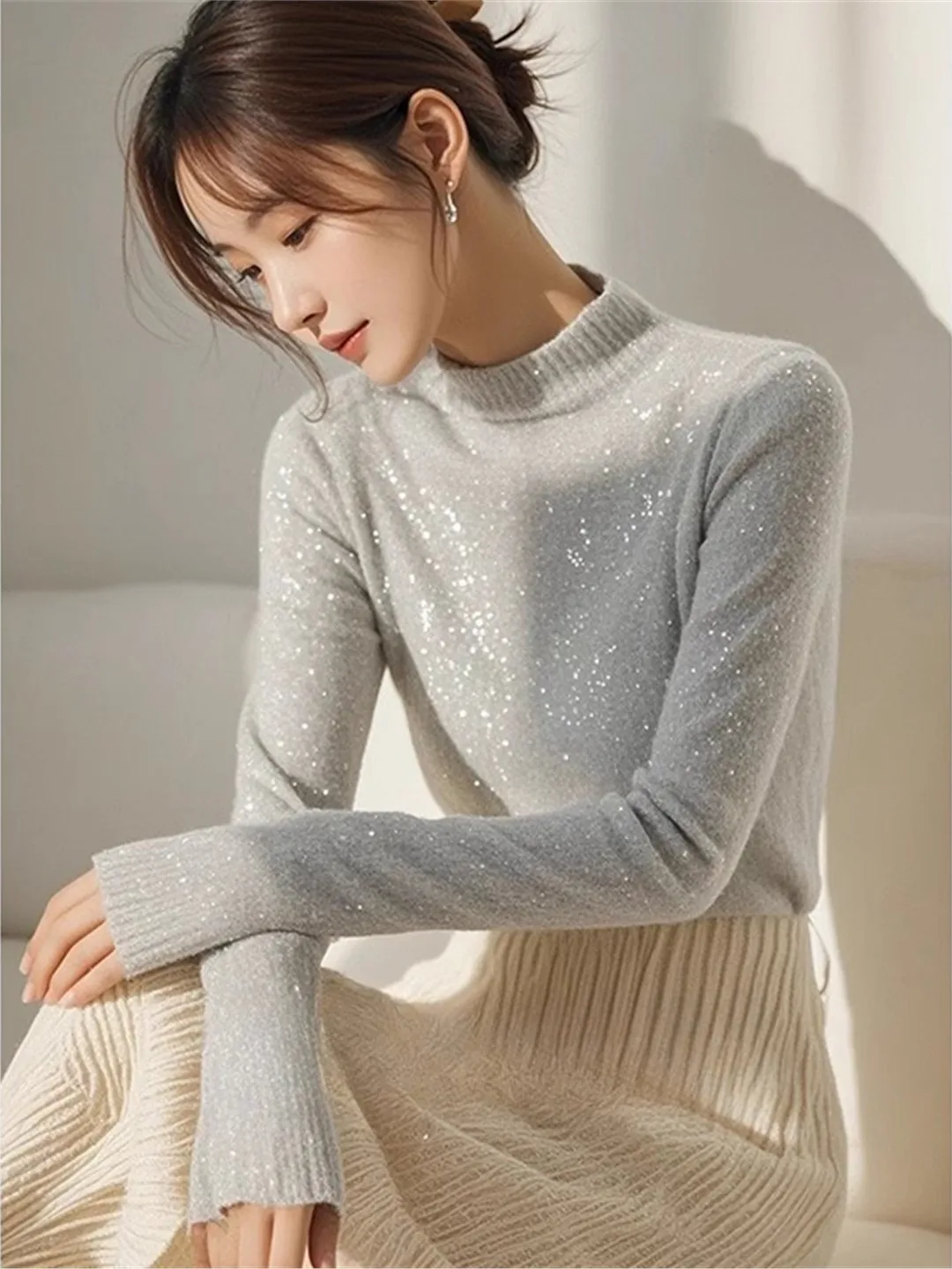Shiny Sequin Knitted Long Sleeve Women's Sweater Overhead Style Autumn Winter Fashion Slim Fit Base Shirt Inner Wear Top
Shiny Sequin Knitted Long Sleeve Women's Sweater Overhead Style Autumn Winter Fashion Slim Fit Base Shirt Inner Wear Top