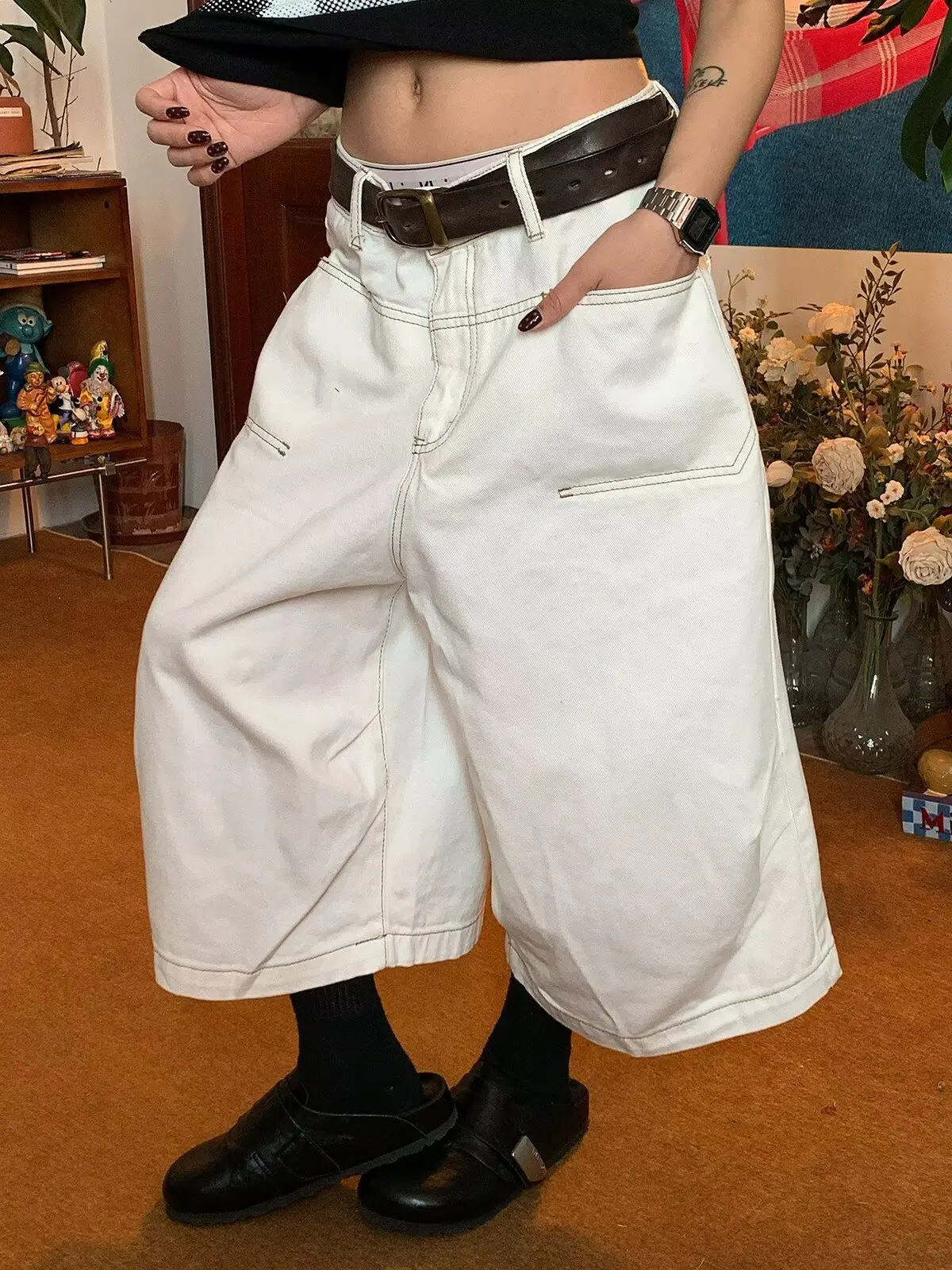 Casual Solid Denim Shorts Women High Waist Loose Zipper Pocket capri pants Female 2025 Fashion Summer Lady Street Bottom 2026
Casual Solid Denim Shorts Women High Waist Loose Zipper Pocket capri pants Female 2025 Fashion Summer Lady Street Bottom 2026