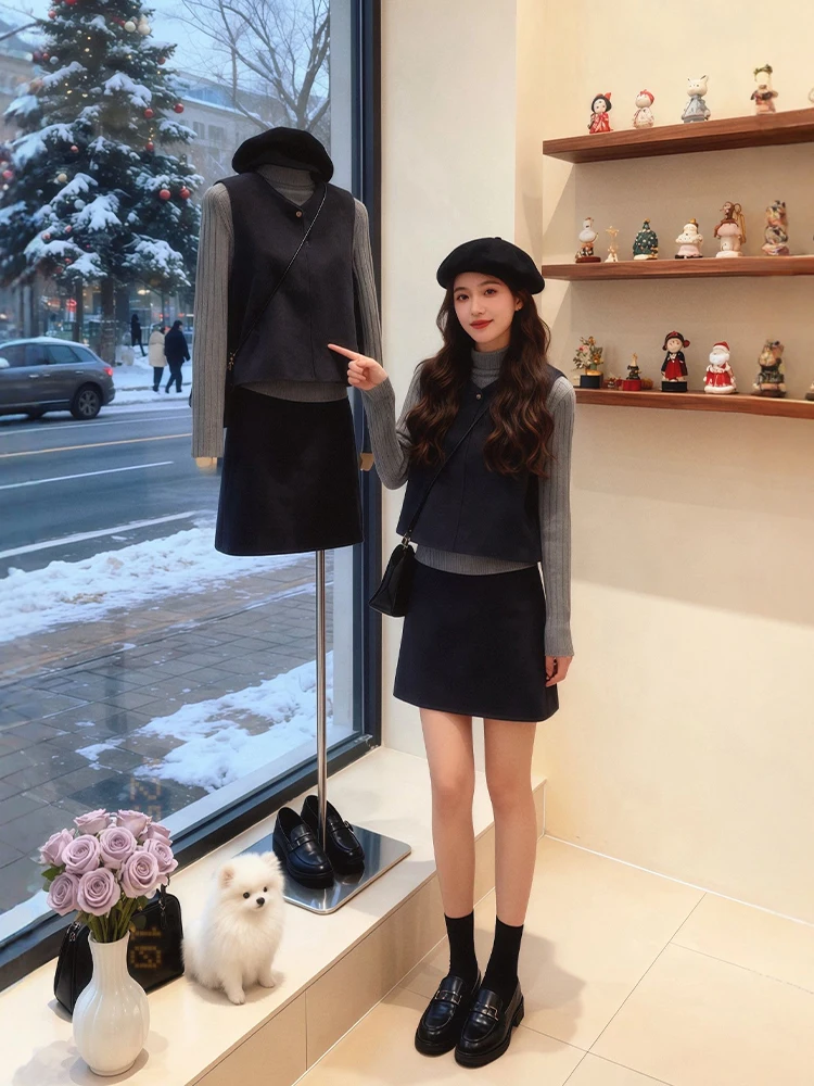 Warm Knitted Base Shirt Three-Piece Set for plus Size Women Winter Fashion Outfit High Waist Short Skirt Woolen Vest Ensemble
Warm Knitted Base Shirt Three-Piece Set for plus Size Women Winter Fashion Outfit High Waist Short Skirt Woolen Vest Ensemble