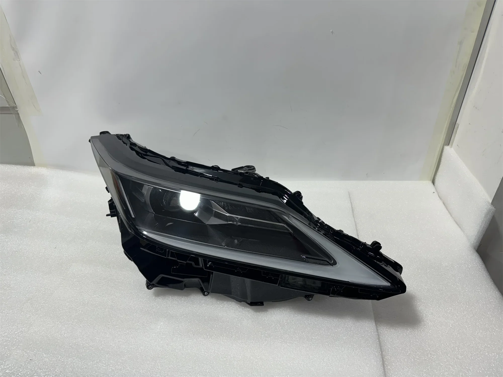 Высококачественные фары, подходящие для светодиодных фар Lexus RX 2020-2022, система освещения RX350, светодиодные фары RX
Высококачественные фары, подходящие для светодиодных фар Lexus RX 2020-2022, система освещения RX350, светодиодные фары RX