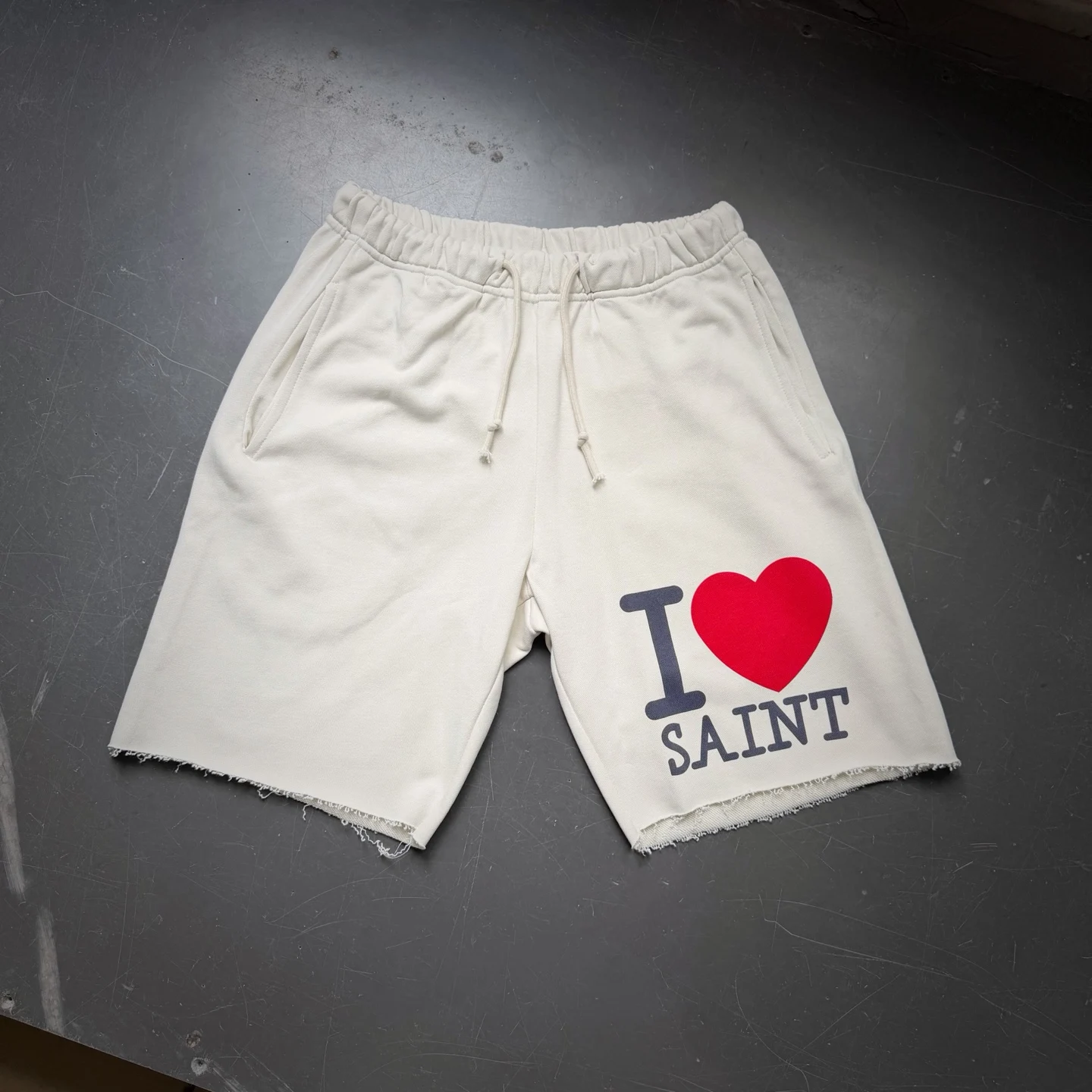 2026ss I LOVE SAINT Red Heart 5th Drop Breeches Drawstring Shorts Men Women Jogger pants
2026ss I LOVE SAINT Red Heart 5th Drop Breeches Drawstring Shorts Men Women Jogger pants