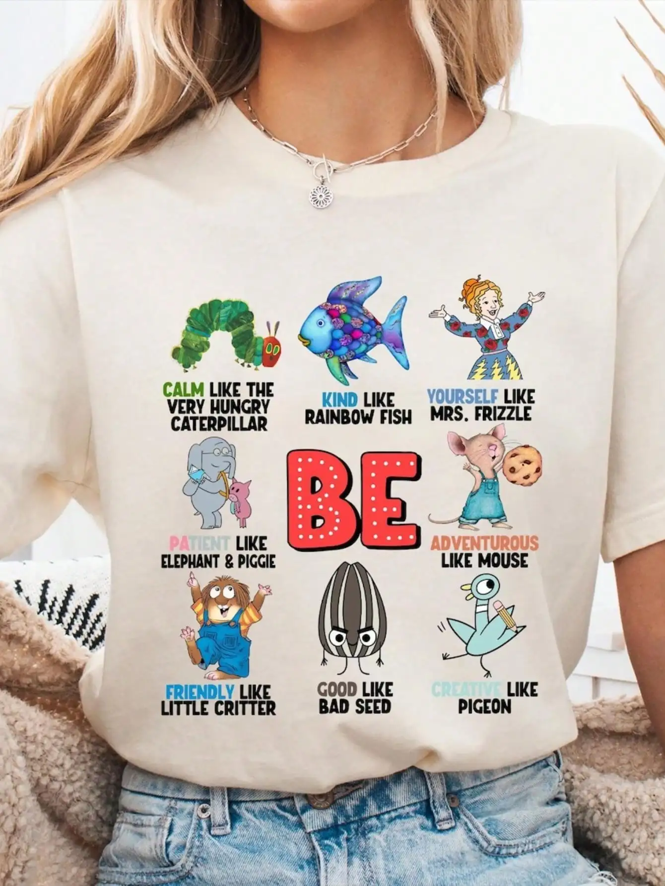 Футболка «Будь добрый, спокойный, терпеливый» с персонажами детских книг, женская повседневная хлопковая футболка для учителей и любителей книг
Футболка «Будь добрый, спокойный, терпеливый» с персонажами детских книг, женская повседневная хлопковая футболка для учителей и любителей книг