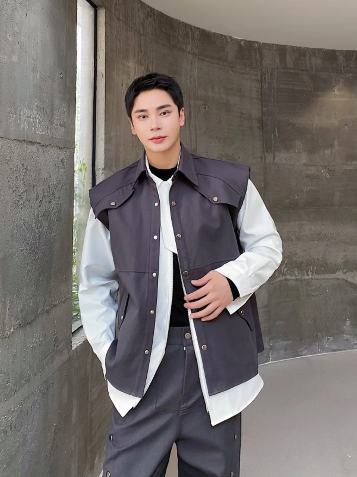 Fall Winter Men's Casual oulder Pad Flip Collar Vest Set Two Piece Suit Trendy Brand Loose Fit Long Pants Workwear
Fall Winter Men's Casual oulder Pad Flip Collar Vest Set Two Piece Suit Trendy Brand Loose Fit Long Pants Workwear