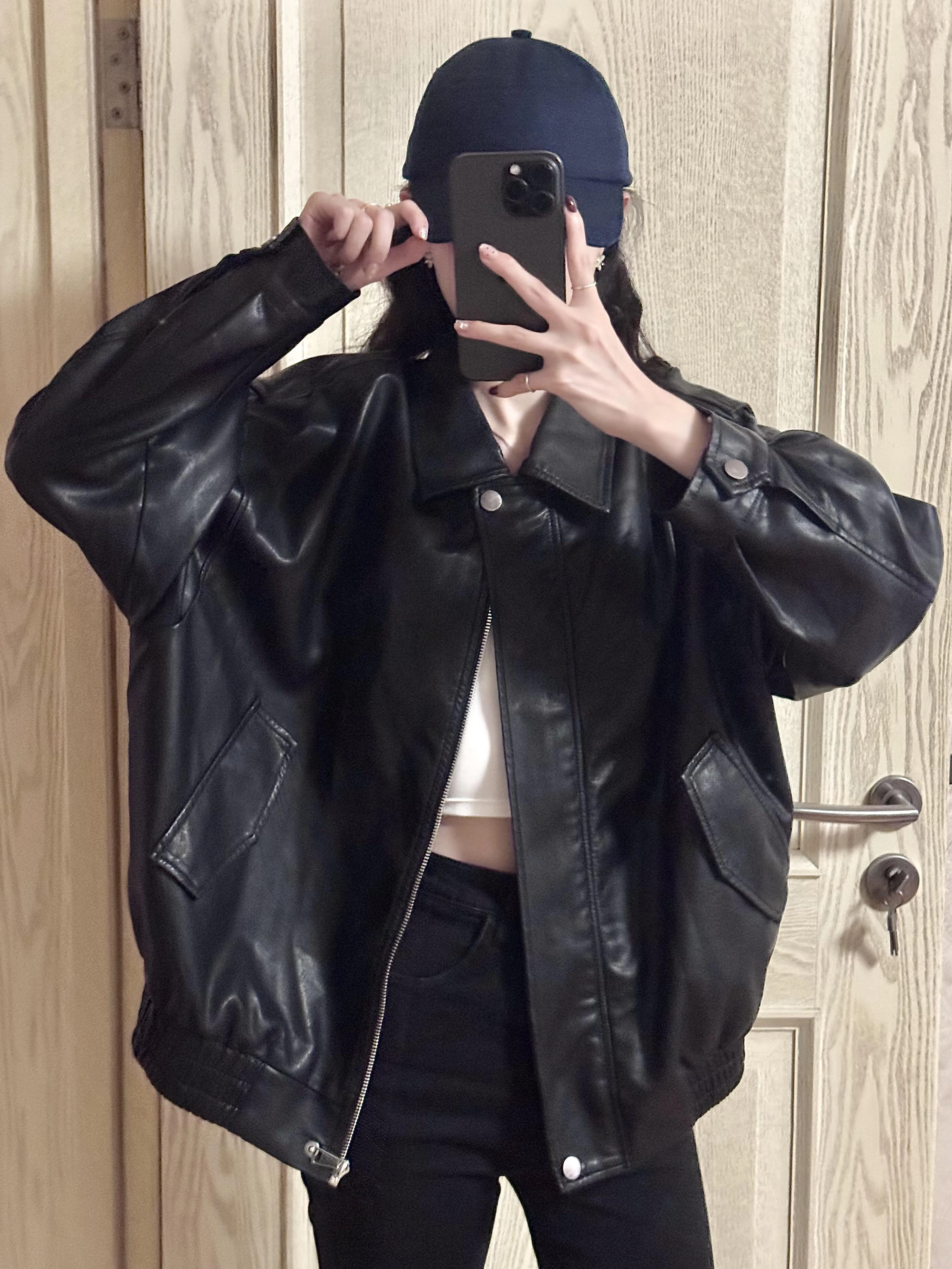 Retro American Sweet Cool Black Leather Jacket Women's Loose Motorcycle Style PU Leather Coat Fall 2025 New High-End Sensation
Retro American Sweet Cool Black Leather Jacket Women's Loose Motorcycle Style PU Leather Coat Fall 2025 New High-End Sensation