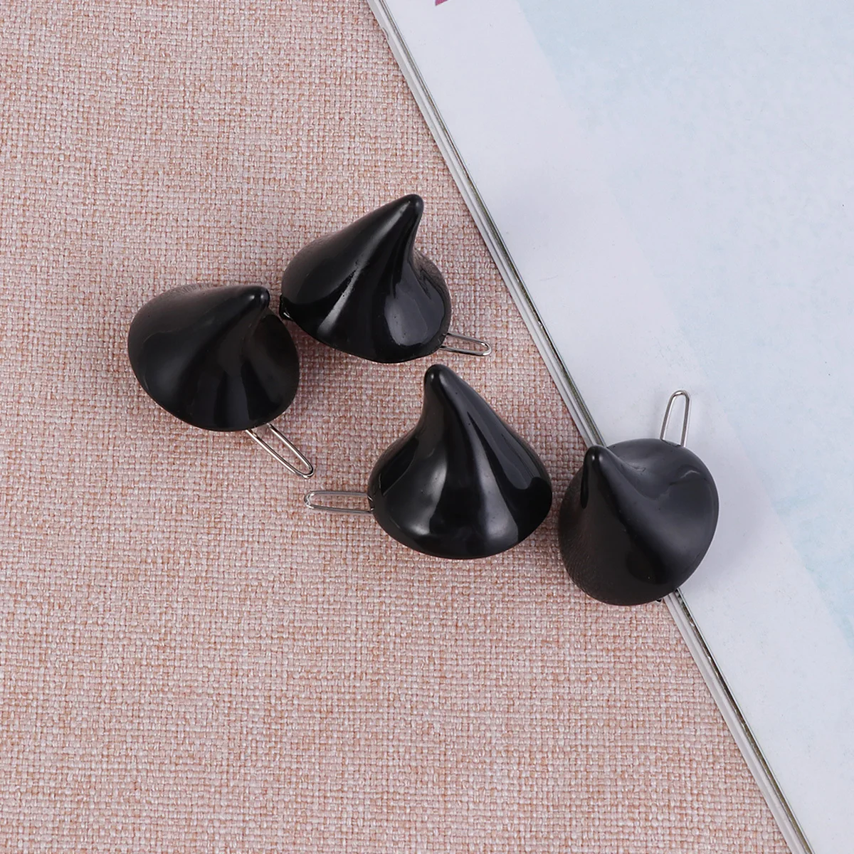 4Pcs Black Devil Horn Hair Clips Fabric Metal Lightweight Durable Halloween Party Hairpins Kids Festival Headwear
4Pcs Black Devil Horn Hair Clips Fabric Metal Lightweight Durable Halloween Party Hairpins Kids Festival Headwear