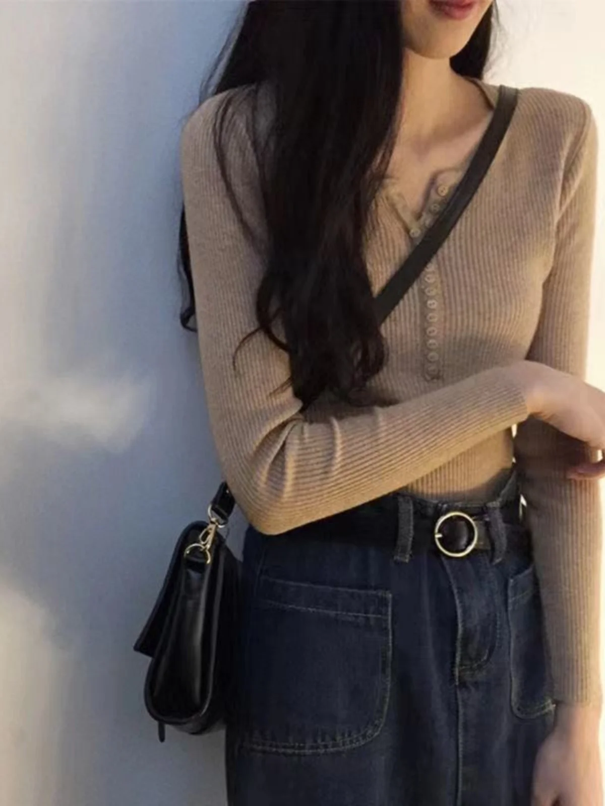 Slim Fit Long Sleeve V-Neck Knitted Base Shirt Women's Fashionable Single Wear Autumn New Style 2026 Button up Top
Slim Fit Long Sleeve V-Neck Knitted Base Shirt Women's Fashionable Single Wear Autumn New Style 2026 Button up Top