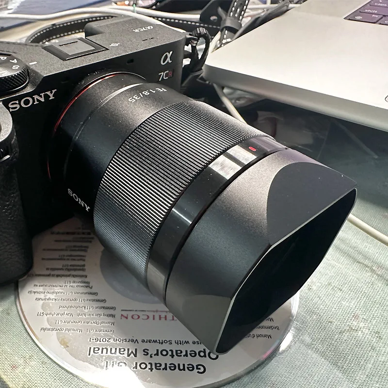 Bayonet Metal Square Lens Hood for Sony FE 35mm f/1.8 SEL35F18F Lens Hood with Metal Cap
Bayonet Metal Square Lens Hood for Sony FE 35mm f/1.8 SEL35F18F Lens Hood with Metal Cap