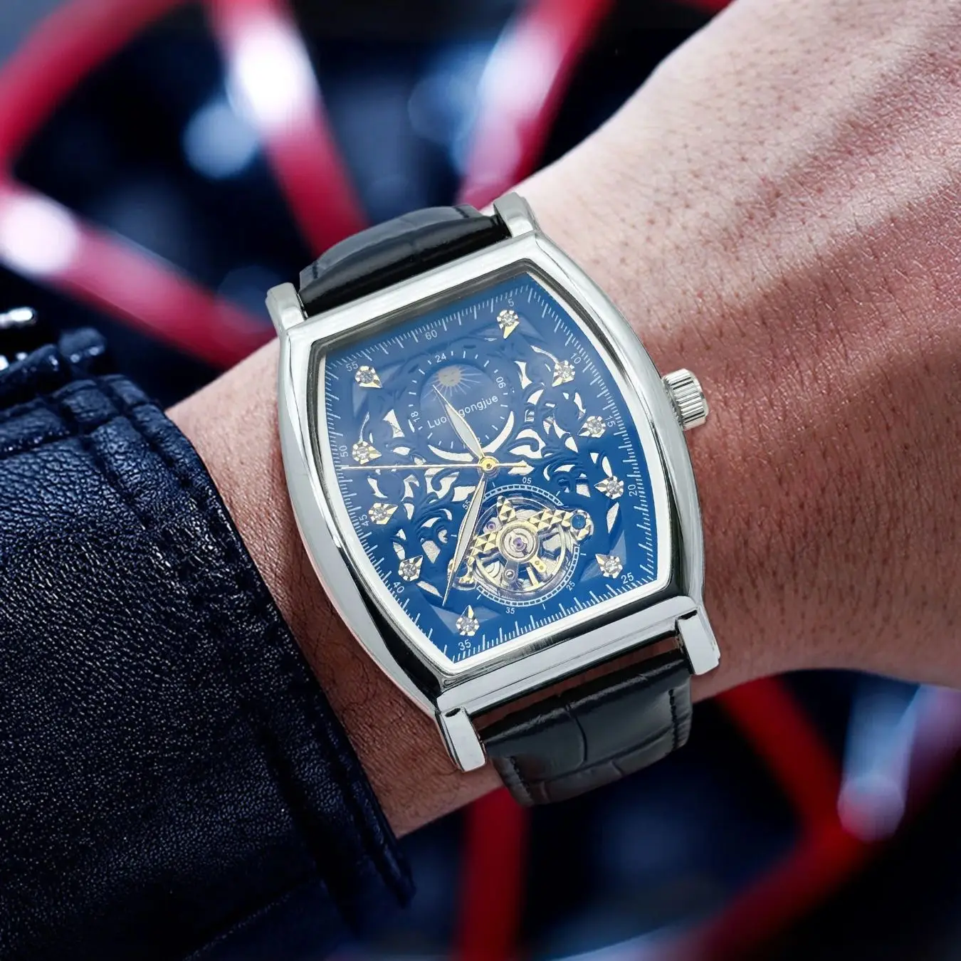 Luxury Barrel-Shaped Men's Watch, Automatic Mechanical Tourbillon Movement, Hollow Dial with Diamonds, Waterproof Leather Strap, Fashionable Casual Business Watch, Uniquely Designed Timepiece Gift
Luxury Barrel-Shaped Men's Watch, Automatic Mechanical Tourbillon Movement, Hollow Dial with Diamonds, Waterproof Leather Strap, Fashionable Casual Business Watch, Uniquely Designed Timepiece Gift