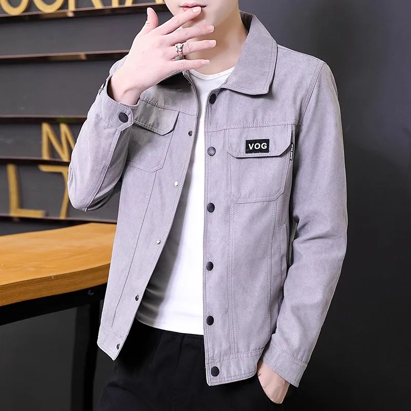 Мужская замшевая куртка на весну-осень с отложным воротником, модная повседневная ветрозащитная верхняя одежда для молодежи, из полиэфирного волокна, с длинными рукавами, приталенного кроя
Мужская замшевая куртка на весну-осень с отложным воротником, модная повседневная ветрозащитная верхняя одежда для молодежи, из полиэфирного волокна, с длинными рукавами, приталенного кроя