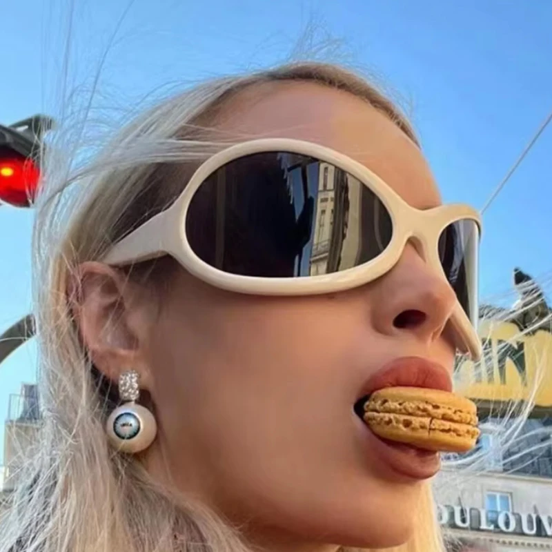 Motorcycle Fashion Brand Y2K Punk Sunglasses Goggle New Women Men Oval Sports Sun Glasses Female Oversized Driving Goggles
Motorcycle Fashion Brand Y2K Punk Sunglasses Goggle New Women Men Oval Sports Sun Glasses Female Oversized Driving Goggles