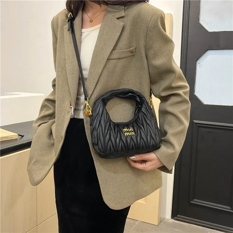 Luxury Tote Messenger Purse Shopper Bag Elegant Classic Designer Paris Fashion Solid Color Commuter Capacity
Luxury Tote Messenger Purse Shopper Bag Elegant Classic Designer Paris Fashion Solid Color Commuter Capacity