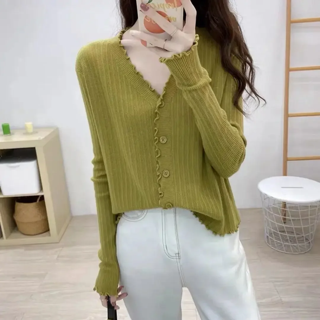 2024 Ladies Spring New Top Long Sleeve Cardigan Korean V-neck Sweater Elegant Temperament Fungus Pure Color Cropped Cardigan
2024 Ladies Spring New Top Long Sleeve Cardigan Korean V-neck Sweater Elegant Temperament Fungus Pure Color Cropped Cardigan