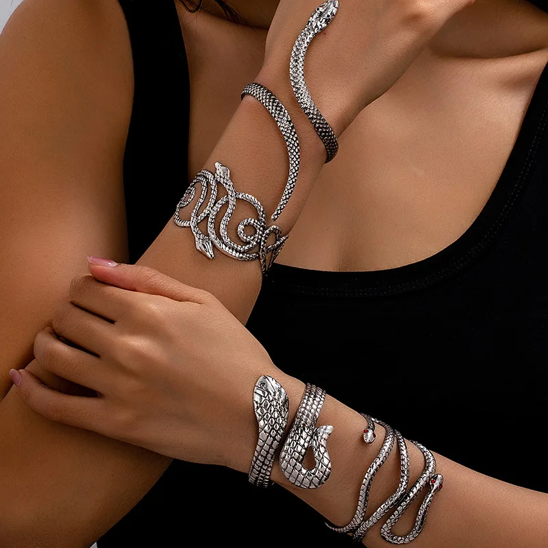 Twisted winding pattern small snake opening bracelet, European and American wristband, niche design, fashionable decoration,
Twisted winding pattern small snake opening bracelet, European and American wristband, niche design, fashionable decoration,