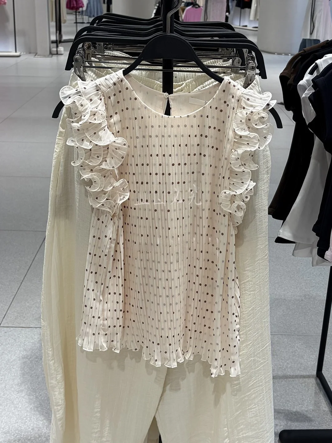 Summer 2026 Sweet Style Women's Shirt round Neck Sleeveless Gored Hem Polka Dot Print Loose Fit Deform Resistant New Arrival
Summer 2026 Sweet Style Women's Shirt round Neck Sleeveless Gored Hem Polka Dot Print Loose Fit Deform Resistant New Arrival