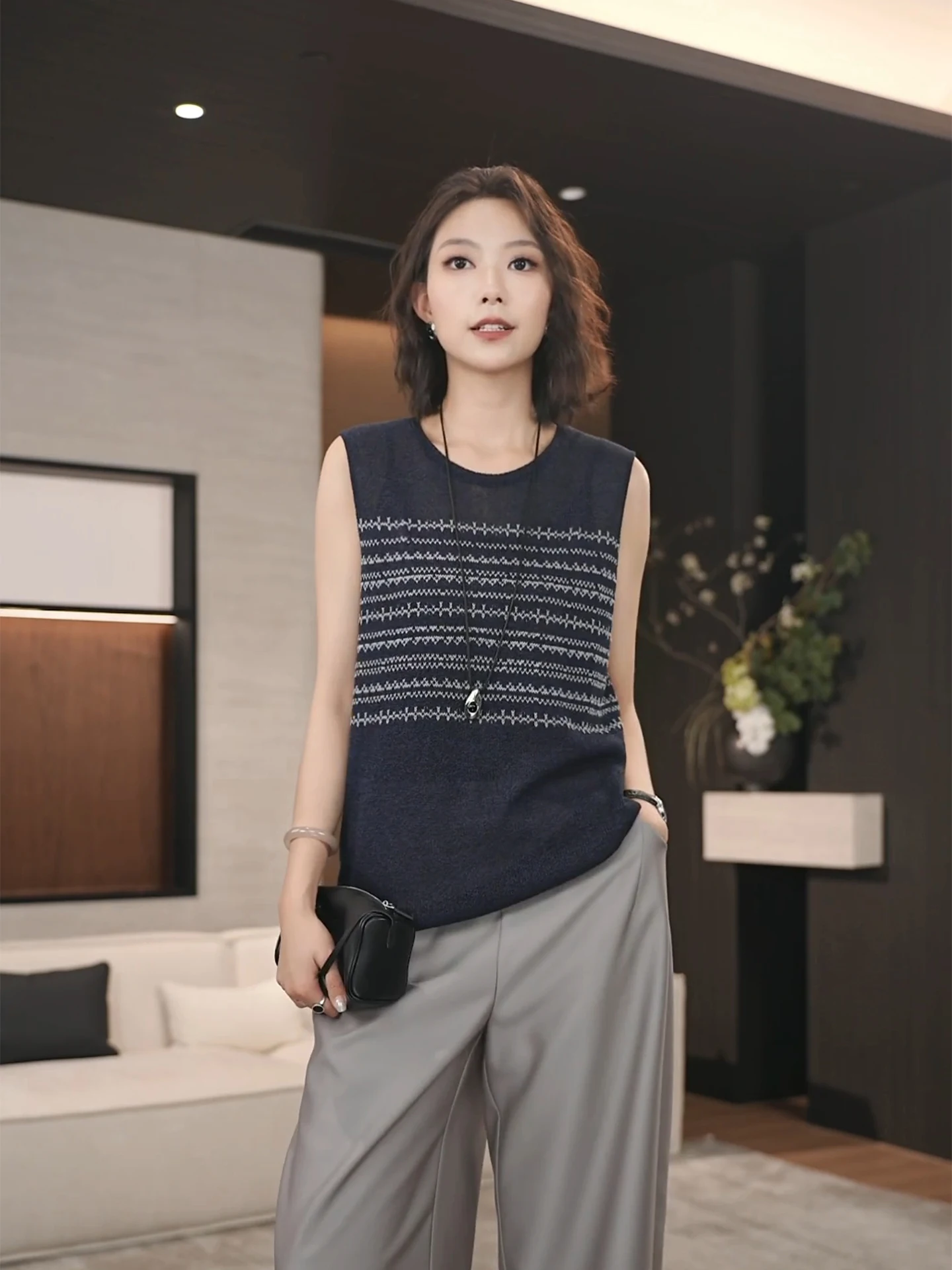 Retro Striped Knitted Vest Top Thin Sleeveless round Neck Women's Fashion Summer New Style Versatile Commute Style Breathable
Retro Striped Knitted Vest Top Thin Sleeveless round Neck Women's Fashion Summer New Style Versatile Commute Style Breathable