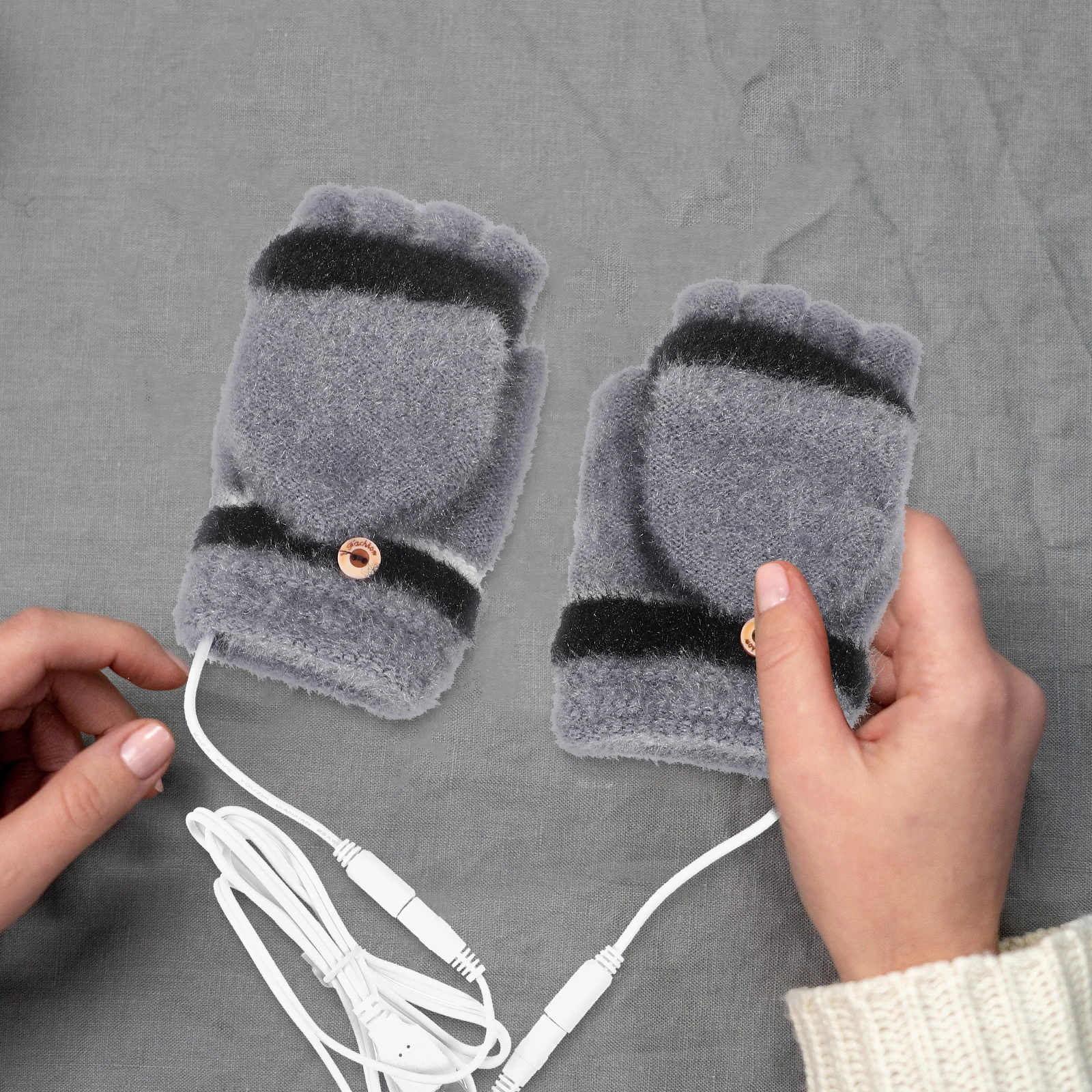 USB Dualsided Heating Gloves Silver Grey Warm Winter Riding Outdoor Sports H Warmers Thermal Waterproof Windproof
USB Dualsided Heating Gloves Silver Grey Warm Winter Riding Outdoor Sports H Warmers Thermal Waterproof Windproof