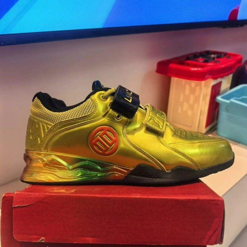 Original Brand Unisex Weight Lifting Training Shoe Designer Gold Squat Shoes Men Women Good Quality Indoor Sports Shoes Gym Shoe
Original Brand Unisex Weight Lifting Training Shoe Designer Gold Squat Shoes Men Women Good Quality Indoor Sports Shoes Gym Shoe