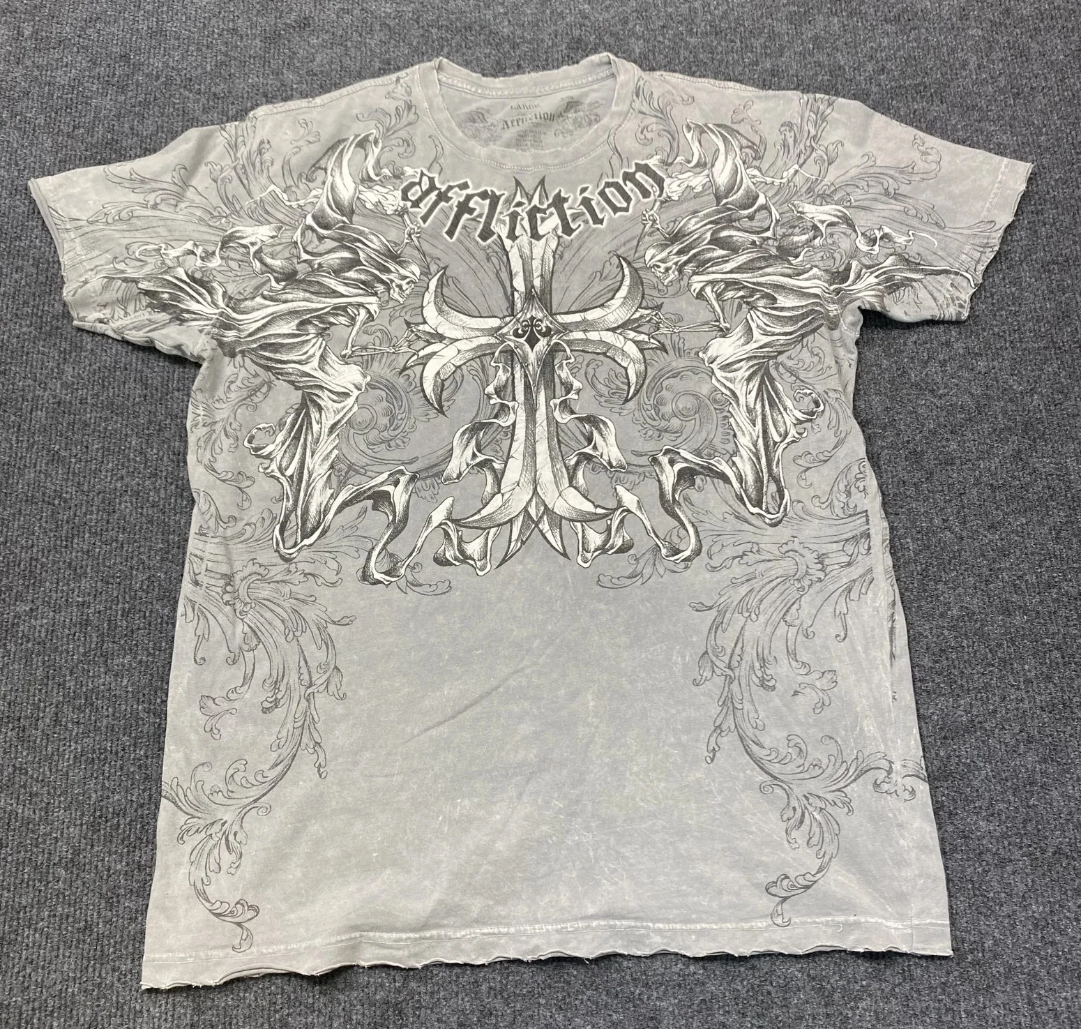 Affliction Mens Large Gray T Shirt All Over Cross Graphic Tee Gothic MMA Style 100 Cotton Streetwear Vintage Oversized Fit
Affliction Mens Large Gray T Shirt All Over Cross Graphic Tee Gothic MMA Style 100 Cotton Streetwear Vintage Oversized Fit