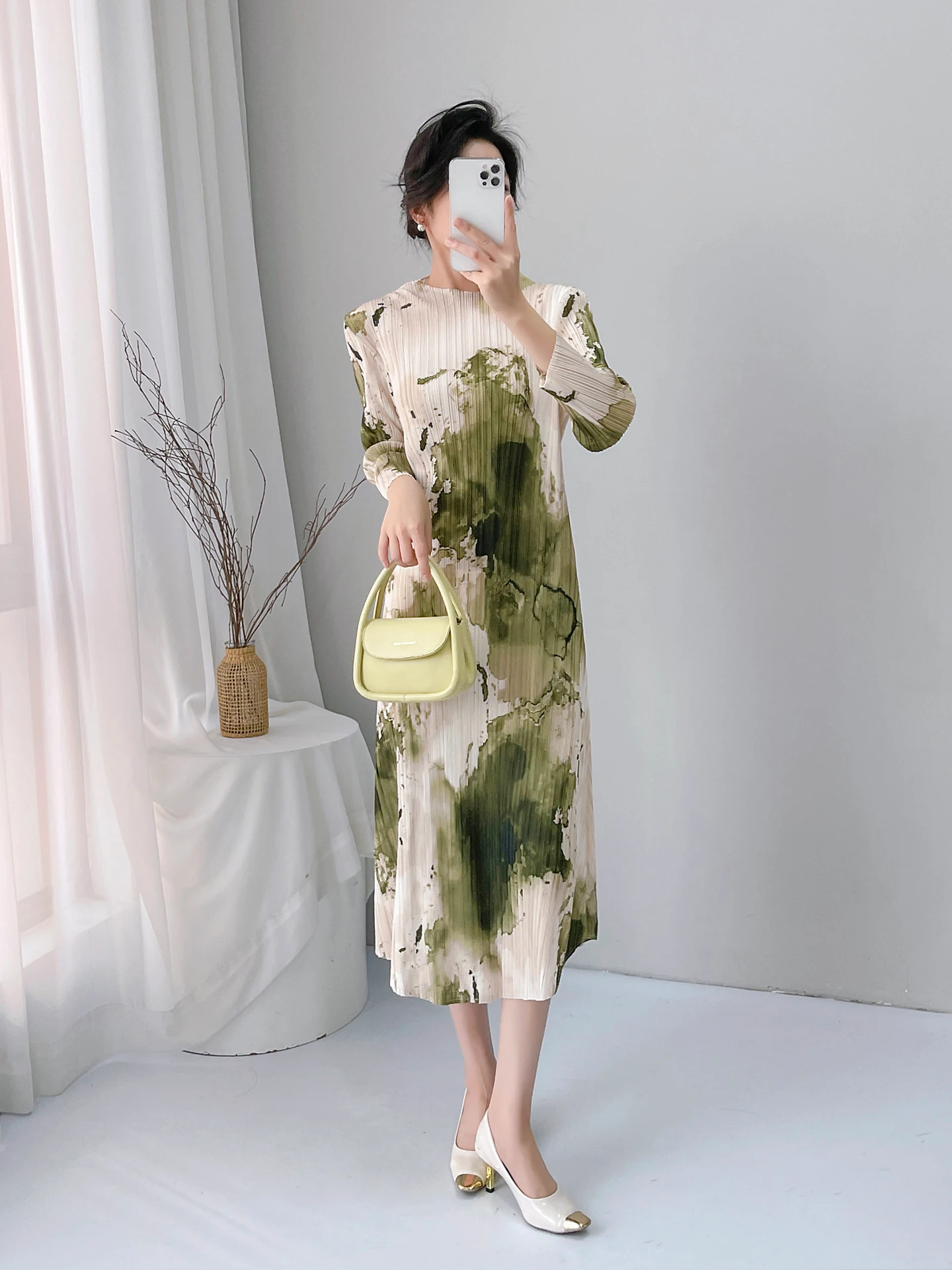 Elegant Stand Collar Midi Dress Water-Mark Print Nine-Point Sleeve Spring Autumn Polyester High Elasticity A-Line Skirt
Elegant Stand Collar Midi Dress Water-Mark Print Nine-Point Sleeve Spring Autumn Polyester High Elasticity A-Line Skirt