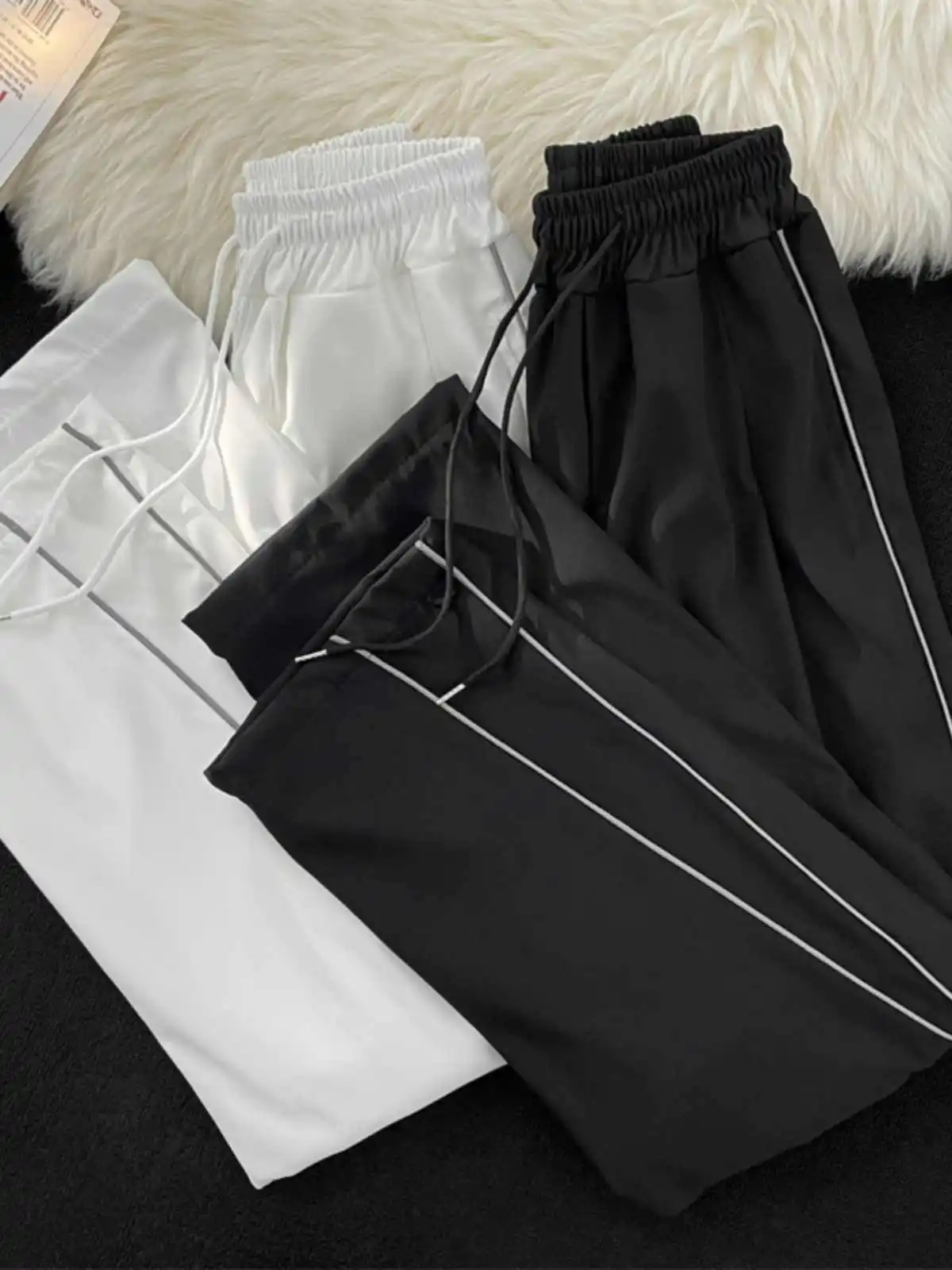 Women Casual Wide Leg Cargo Pants Drawstring Solid Streetwear Elastic Waist Sweatpants Loose Y2K Joggers Hip Hop Baggy Trousers
Women Casual Wide Leg Cargo Pants Drawstring Solid Streetwear Elastic Waist Sweatpants Loose Y2K Joggers Hip Hop Baggy Trousers