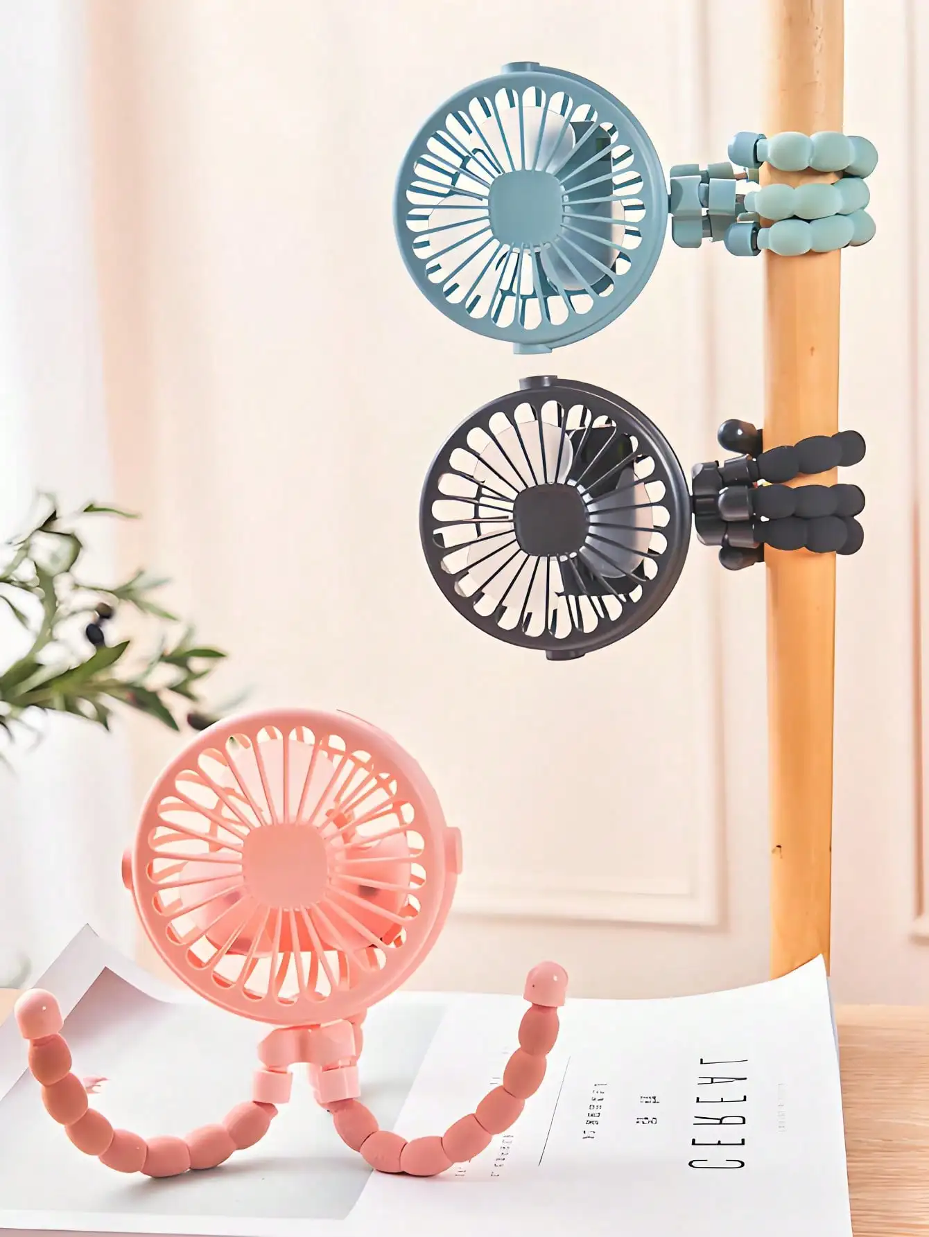 1pc Rechargeable Octopus Shaped Handheld Fan, Suitable For Home, Commute, Outdoor, Cycling, Adults & Kids, Portable Multi-Function With Tripod, Battery Capacity: 500mAh (Tripod Is Fragile, Please Do Not Twist Excessively)
1pc Rechargeable Octopus Shaped Handheld Fan, Suitable For Home, Commute, Outdoor, Cycling, Adults & Kids, Portable Multi-Function With Tripod, Battery Capacity: 500mAh (Tripod Is Fragile, Please Do Not Twist Excessively)