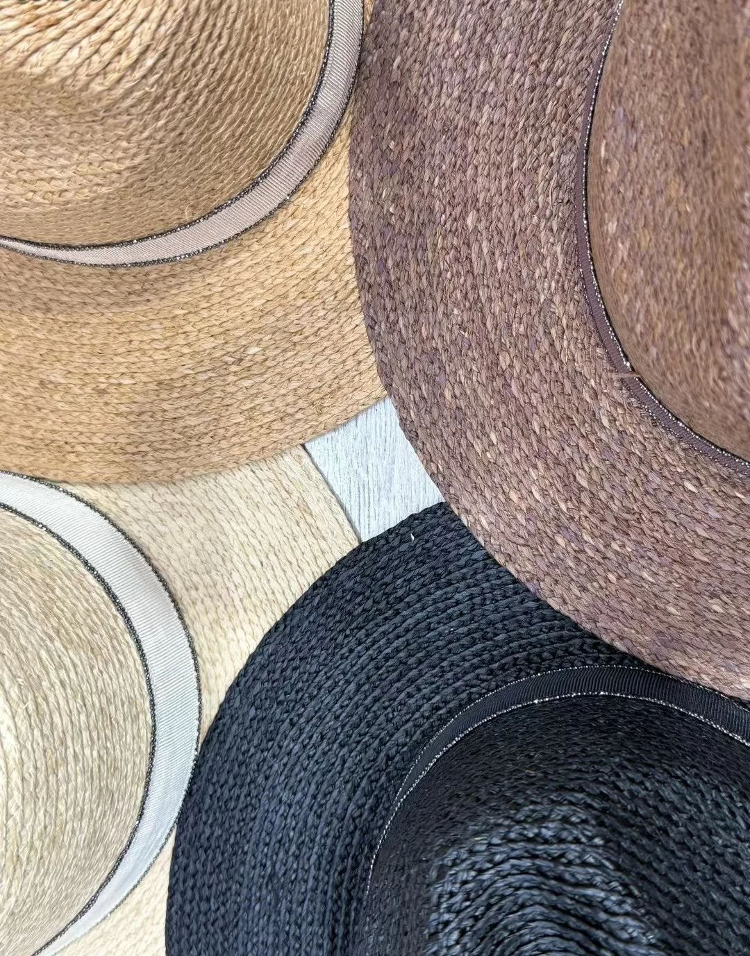 Straw Hat, Fashionable And Versatile, Adorned With A Beaded Chain, Sun-Protective, Casual And Versatile Women'S Hat.
Straw Hat, Fashionable And Versatile, Adorned With A Beaded Chain, Sun-Protective, Casual And Versatile Women'S Hat.