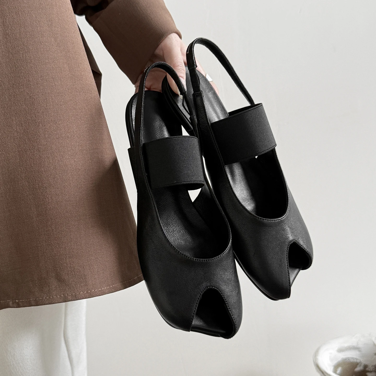 2026 new summer women sandals natural leather 22-24.5cm sheepskin open toe elastic band back-strap low heel women shoes fashion
2026 new summer women sandals natural leather 22-24.5cm sheepskin open toe elastic band back-strap low heel women shoes fashion