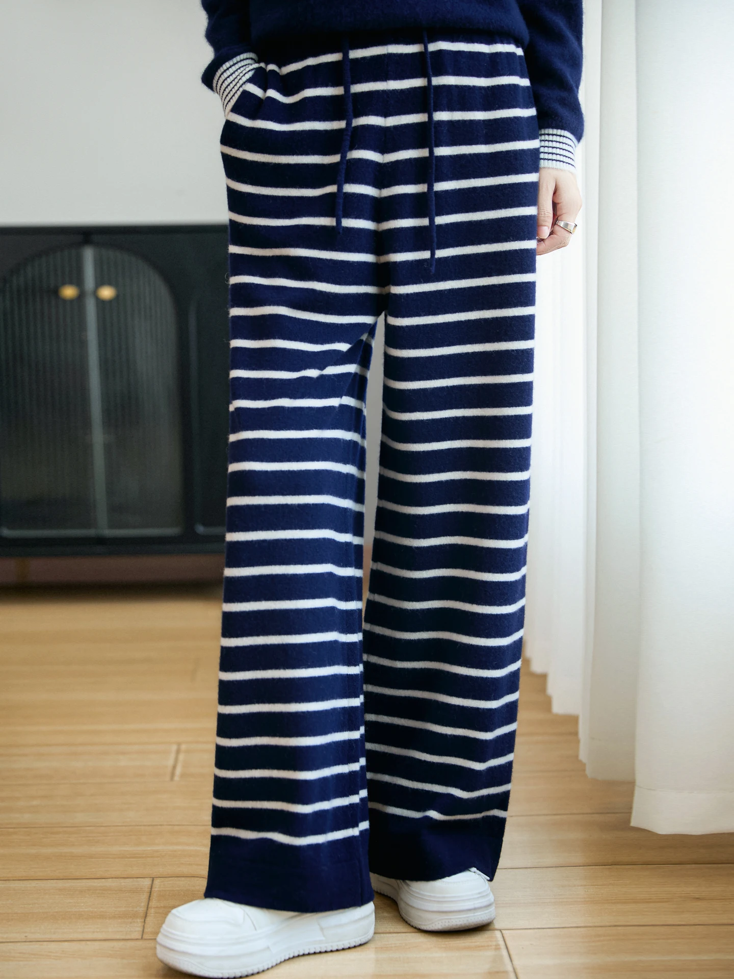 TLOML Women's 100% Merino Wool Knit Wide Leg Striped Pants Autumn Winter Soft Warm Cashmere Casual Drawstring Comfy Trousers
TLOML Women's 100% Merino Wool Knit Wide Leg Striped Pants Autumn Winter Soft Warm Cashmere Casual Drawstring Comfy Trousers
