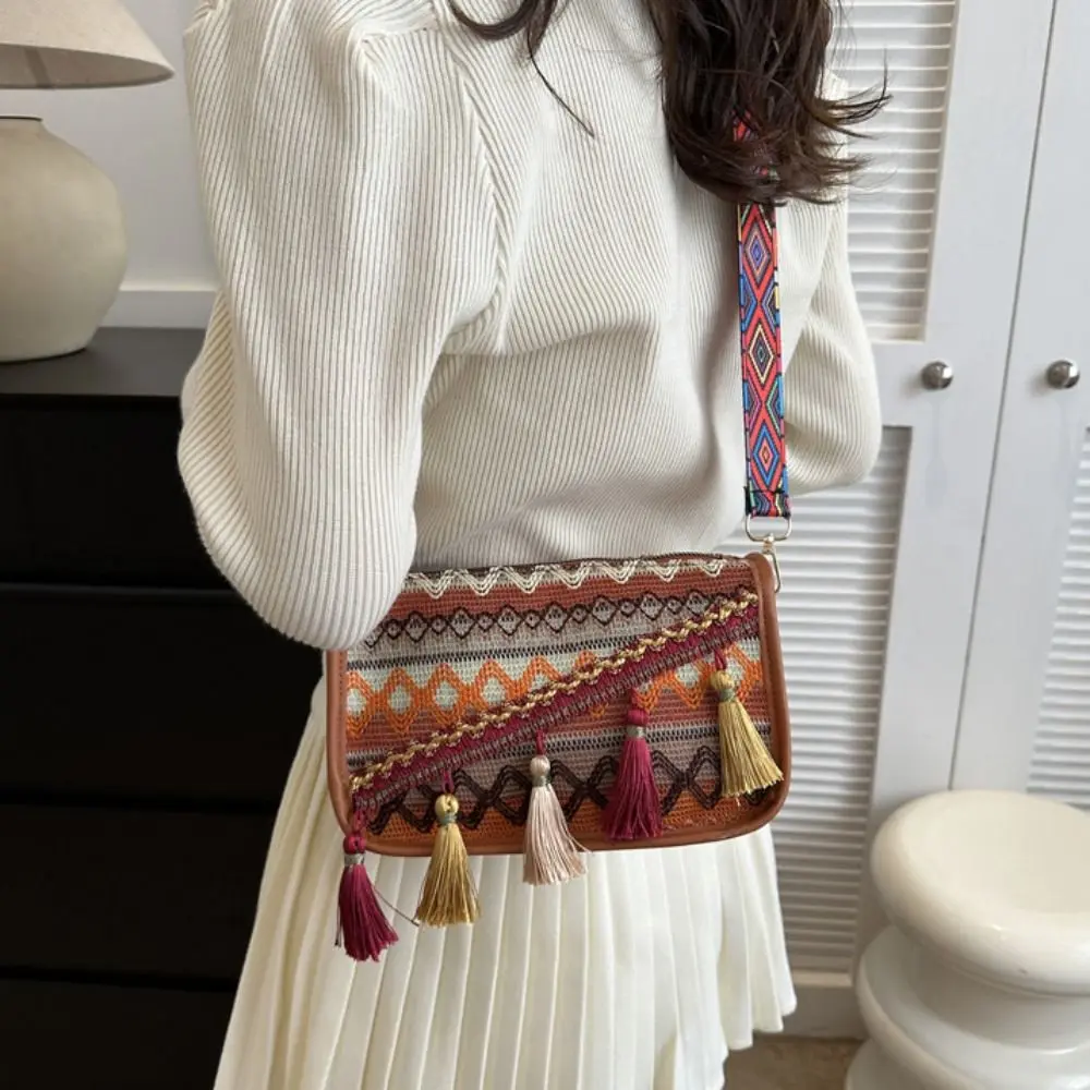 Embroidery Bohemian Shoulder Bag Colorful Korean Style Woven Bag Large Capacity Bag Messenger Bag Handbag Fringe Shoulder Bag
Embroidery Bohemian Shoulder Bag Colorful Korean Style Woven Bag Large Capacity Bag Messenger Bag Handbag Fringe Shoulder Bag