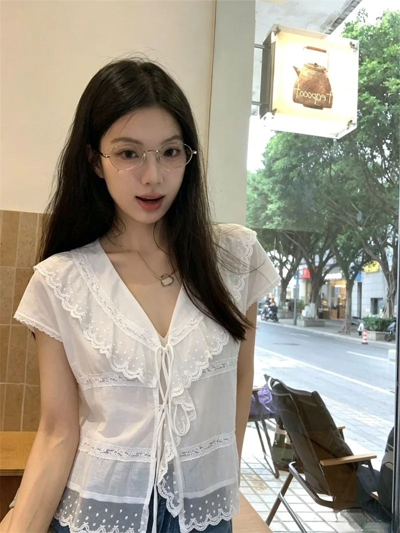 Korean Style Gentle White Lace Shirt Women Summer Versatile V-neck Belted Puff Sleeve Short Length Top Commute Fashion
Korean Style Gentle White Lace Shirt Women Summer Versatile V-neck Belted Puff Sleeve Short Length Top Commute Fashion