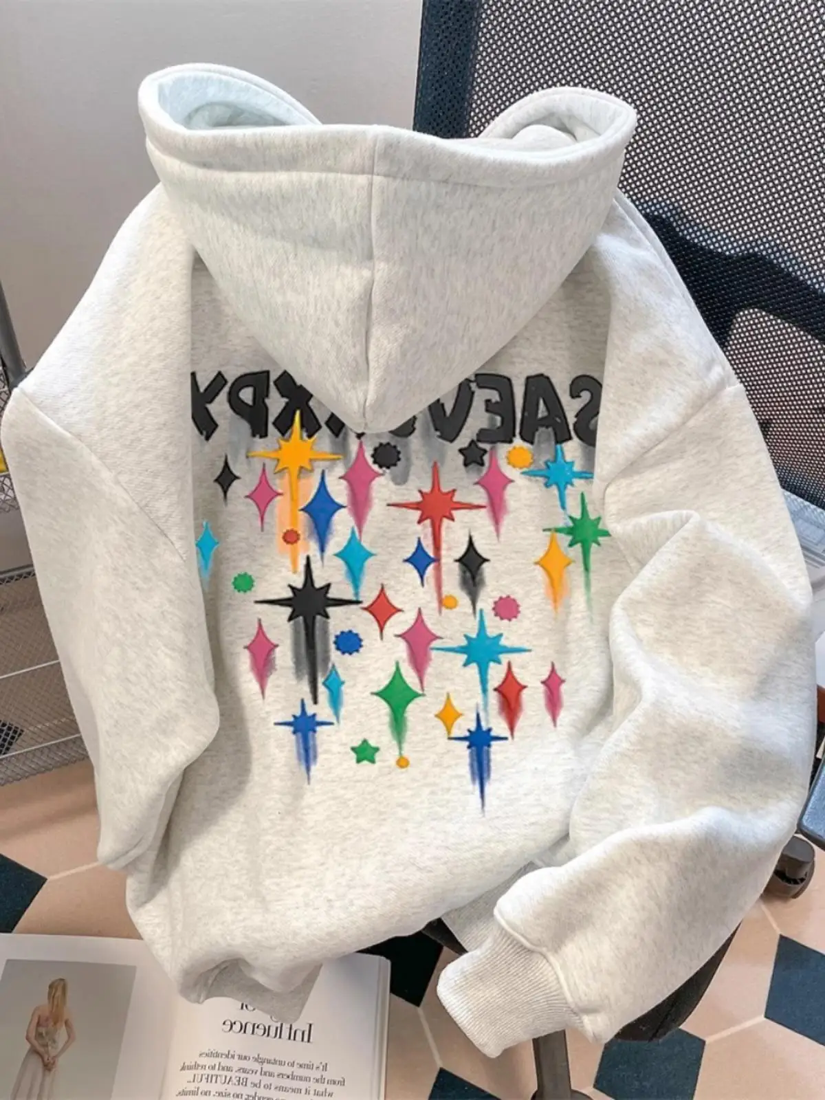 Мужская легкая повседневная толстовка свободного кроя в американском ретро-стиле, очень большой размер, осенне-зимняя коллекция 300 Pou
Мужская легкая повседневная толстовка свободного кроя в американском ретро-стиле, очень большой размер, осенне-зимняя коллекция 300 Pou