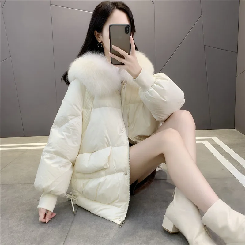 Winter New Fashion Loose White Duck Down Women Coat Large Fur Collar Warm Casual Women Parkas High End Mid Length Down Coat
Winter New Fashion Loose White Duck Down Women Coat Large Fur Collar Warm Casual Women Parkas High End Mid Length Down Coat