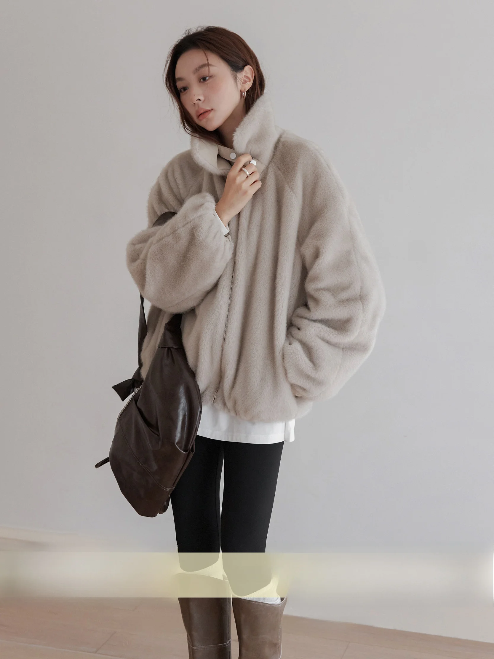 VNOOK Women's Thickened Parka Coat Double-Sided Wear Loose Fur Jacket Korean Style Winter New Arrival Commute Style Polyester
VNOOK Women's Thickened Parka Coat Double-Sided Wear Loose Fur Jacket Korean Style Winter New Arrival Commute Style Polyester