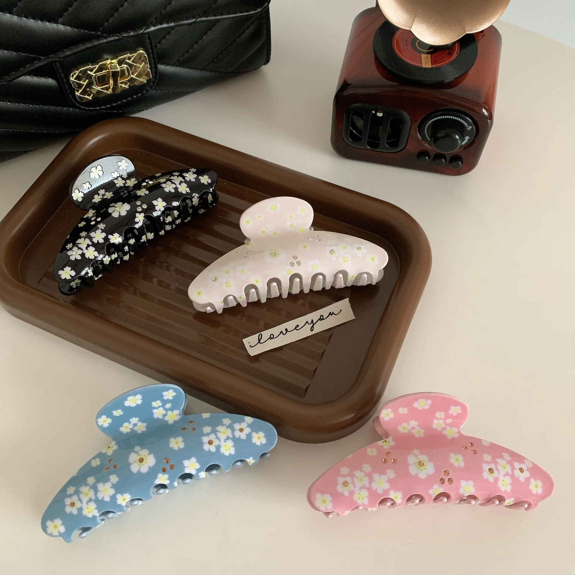 BYL Rhinestone Little Daisy Flower Hair Claw Acetate Claw Clips Cute Forest Pink Shark Hair Clip Hair Accessories for Women Girl
BYL Rhinestone Little Daisy Flower Hair Claw Acetate Claw Clips Cute Forest Pink Shark Hair Clip Hair Accessories for Women Girl