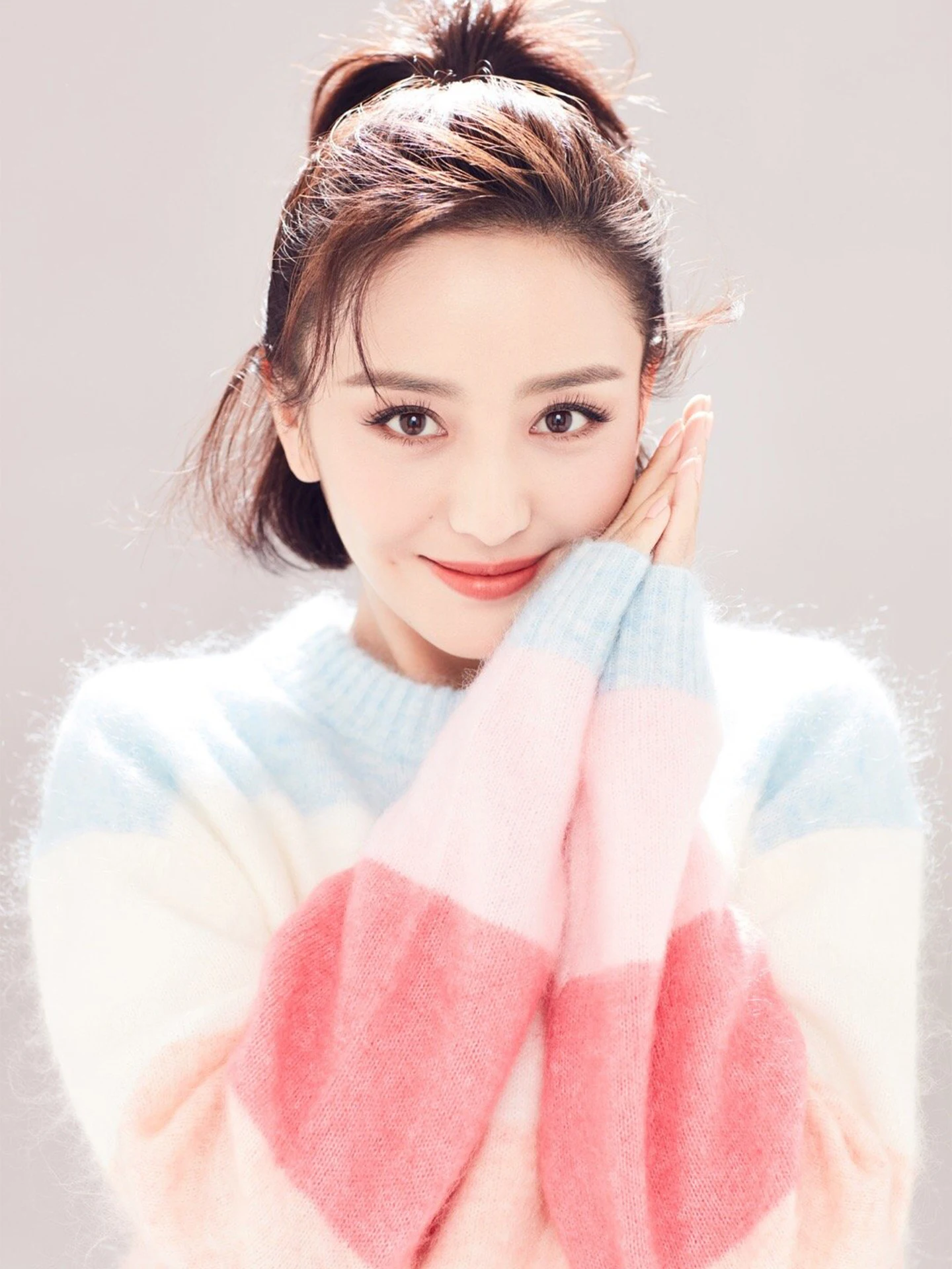 Женский вязаный свитер с радужными полосками, модный дизайн, свободный крой, длинный рукав, круглый вырез, теплый, утолщенный, зимний
Женский вязаный свитер с радужными полосками, модный дизайн, свободный крой, длинный рукав, круглый вырез, теплый, утолщенный, зимний