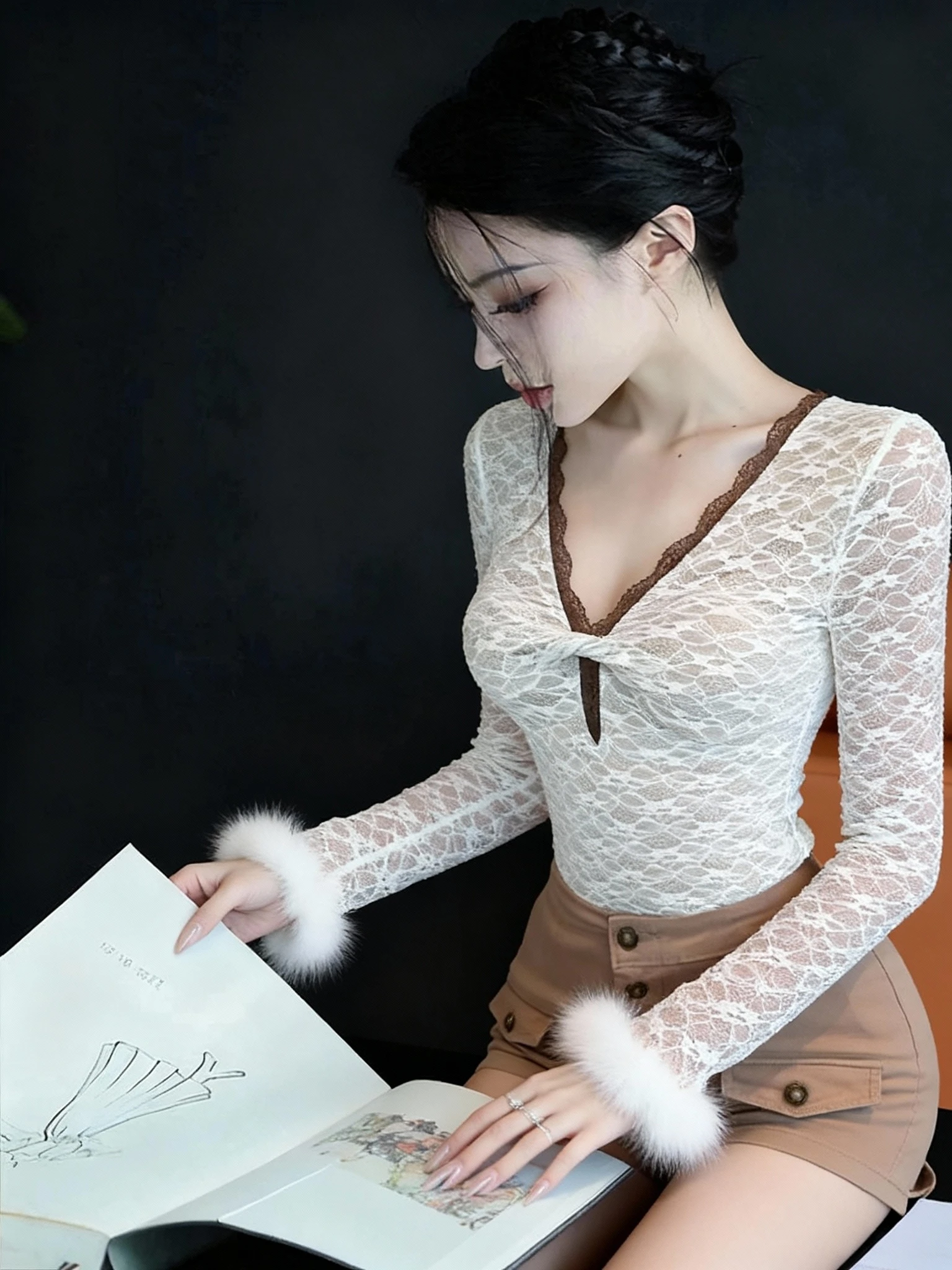 Elegant Lace Panel Long Sleeve V-Neck Knot T-Shirt Women's Slim Fit Base Shirt Autumn Winter Color Block Cotton Blend
Elegant Lace Panel Long Sleeve V-Neck Knot T-Shirt Women's Slim Fit Base Shirt Autumn Winter Color Block Cotton Blend