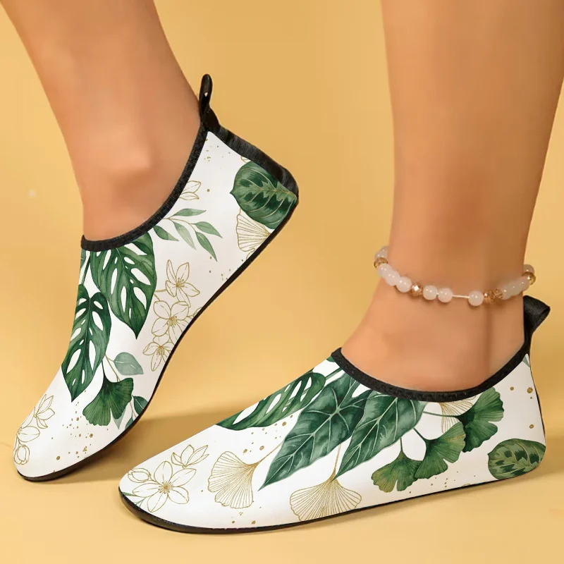1 Pair Women Tropical Greenery Gold Foil Sandals, Non-slip Soft Sole Quick Dry Slides, Breathable Summer Beach Vacation Slippers
1 Pair Women Tropical Greenery Gold Foil Sandals, Non-slip Soft Sole Quick Dry Slides, Breathable Summer Beach Vacation Slippers
