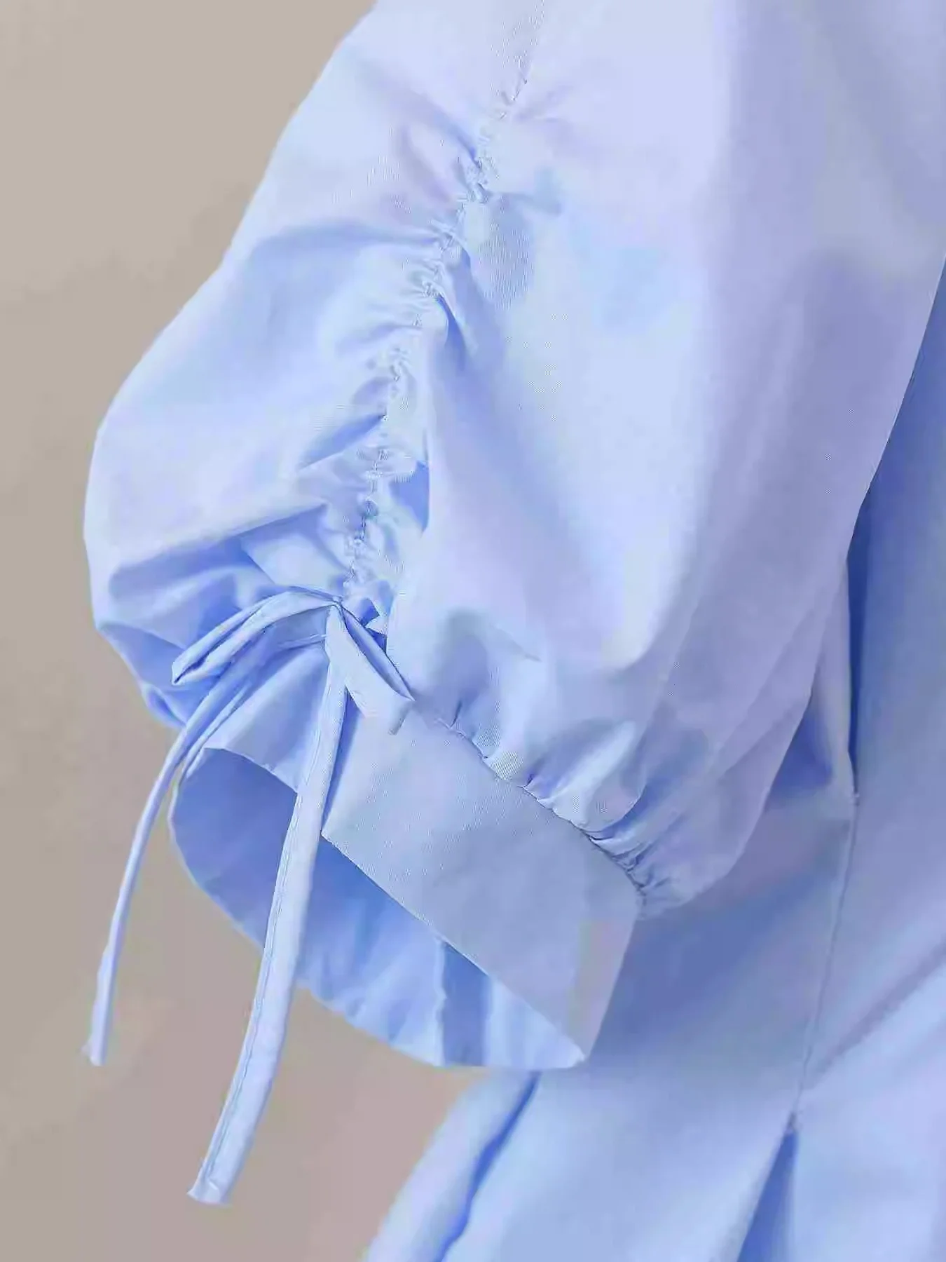 Blue V-Ne ort Sve irt Women's plus Size Design Summer New Sle Slimming Waist-Cinching Meat-Covering Top
Blue V-Ne ort Sve irt Women's plus Size Design Summer New Sle Slimming Waist-Cinching Meat-Covering Top