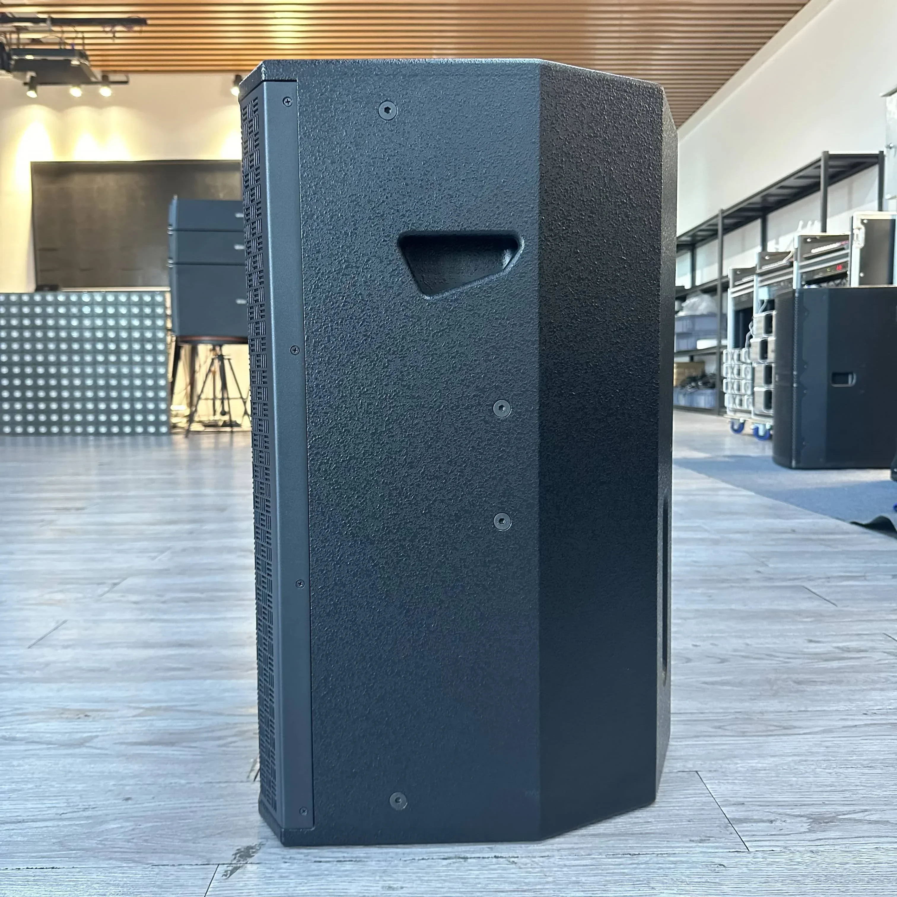 2025/CR-15 upgraded SRX715 speaker inside and outside coil home church party ktv stage concert High-power shock speaker
2025/CR-15 upgraded SRX715 speaker inside and outside coil home church party ktv stage concert High-power shock speaker