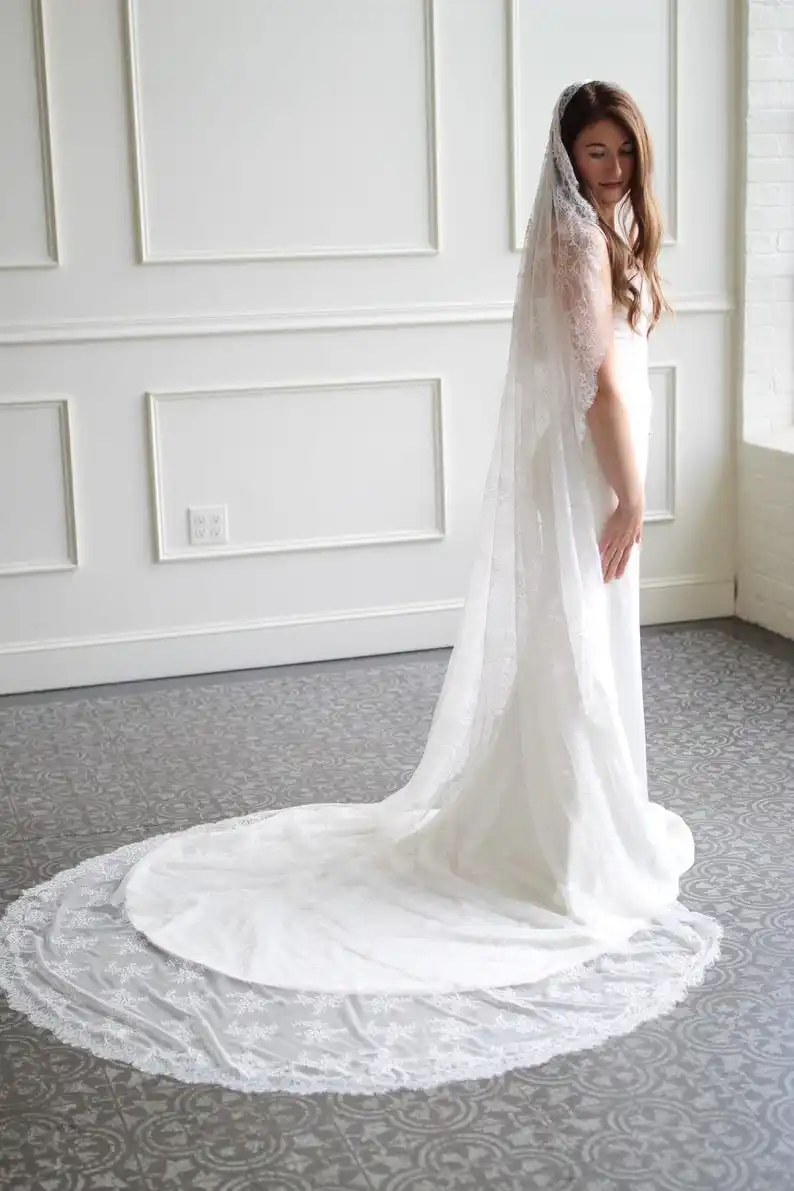 Full Bridal Lace Mantilla Veil All Lengths Soft Chantilly Lace Wedding Bridal Veil Custom Length
Full Bridal Lace Mantilla Veil All Lengths Soft Chantilly Lace Wedding Bridal Veil Custom Length