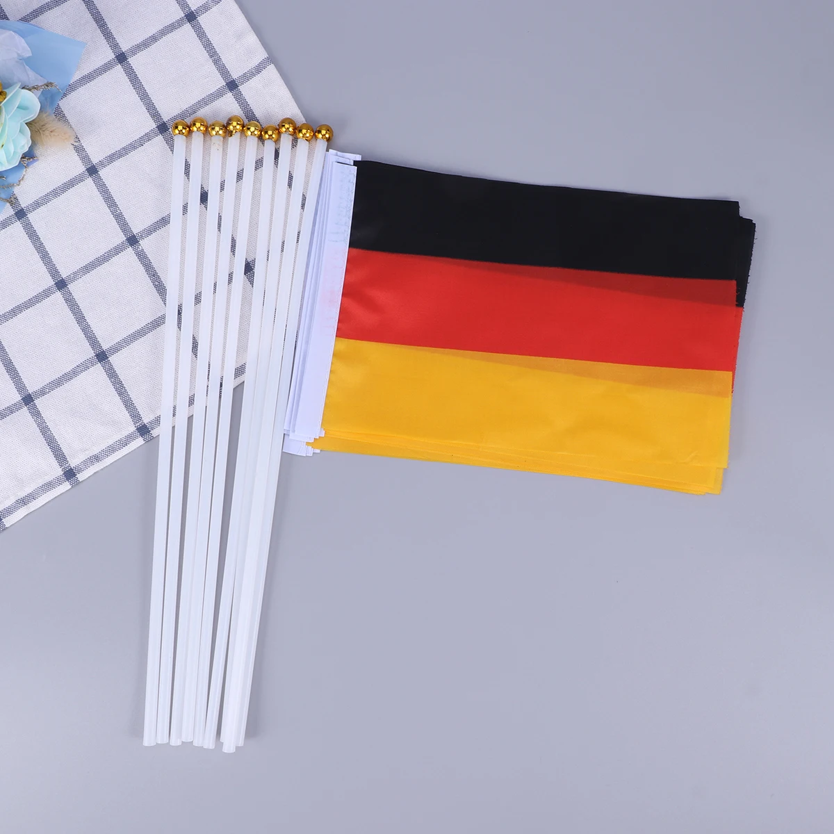 20pcs Hand Waving Flags Stick Polyester Material Sport Events Party Decorations Lightweight Portable Ideal Prop
20pcs Hand Waving Flags Stick Polyester Material Sport Events Party Decorations Lightweight Portable Ideal Prop