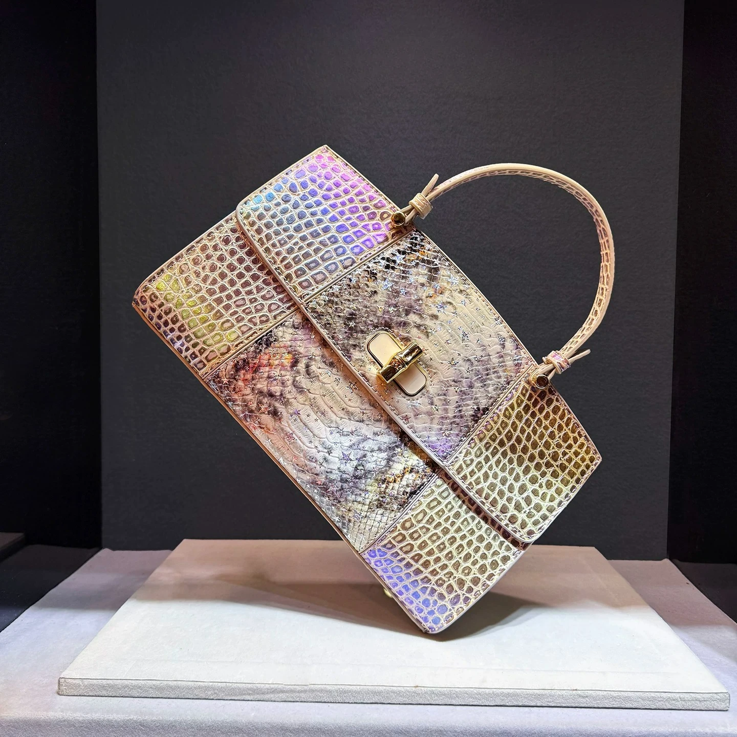 Luxury Designer Brand New High Quality Fashion Leather Crocodile Fashion Large Capacity Handbag for Women Сумка Женская Hot Sale
Luxury Designer Brand New High Quality Fashion Leather Crocodile Fashion Large Capacity Handbag for Women Сумка Женская Hot Sale