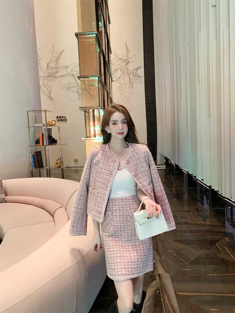 UNXX Real Shot Classic Style Suit 2024 Autumn/Winter New Chic Youthful Short Jacket with A-Line Skirt Two-Piece Set High Quality
UNXX Real Shot Classic Style Suit 2024 Autumn/Winter New Chic Youthful Short Jacket with A-Line Skirt Two-Piece Set High Quality