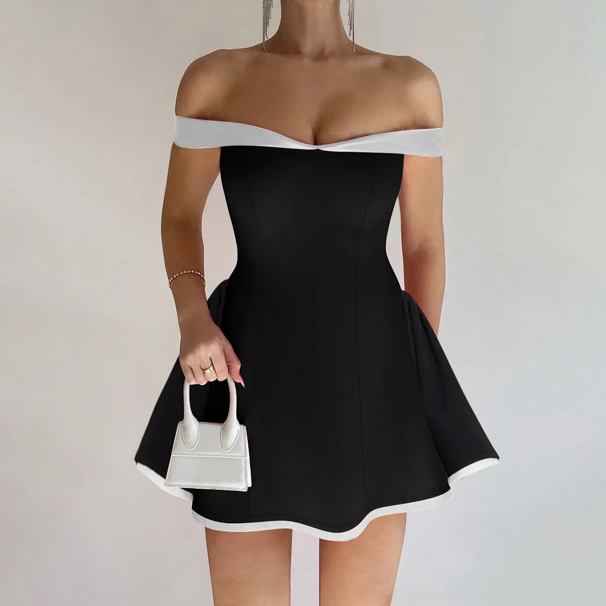 New Product Color Blocking Design Sexy Elegant Strapless V-neck Temperament Off Shoulder Slim Fit Short Ruffle Edge Dress
New Product Color Blocking Design Sexy Elegant Strapless V-neck Temperament Off Shoulder Slim Fit Short Ruffle Edge Dress