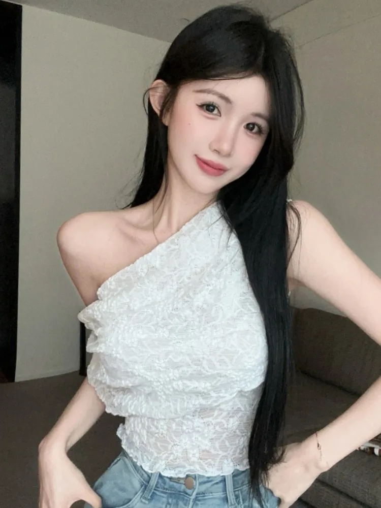 French Style Lace Trim Short Crop Top Women's Sleeveless Slim Fit Tank Top City Walk Summer New Design Shoulder Baring
French Style Lace Trim Short Crop Top Women's Sleeveless Slim Fit Tank Top City Walk Summer New Design Shoulder Baring