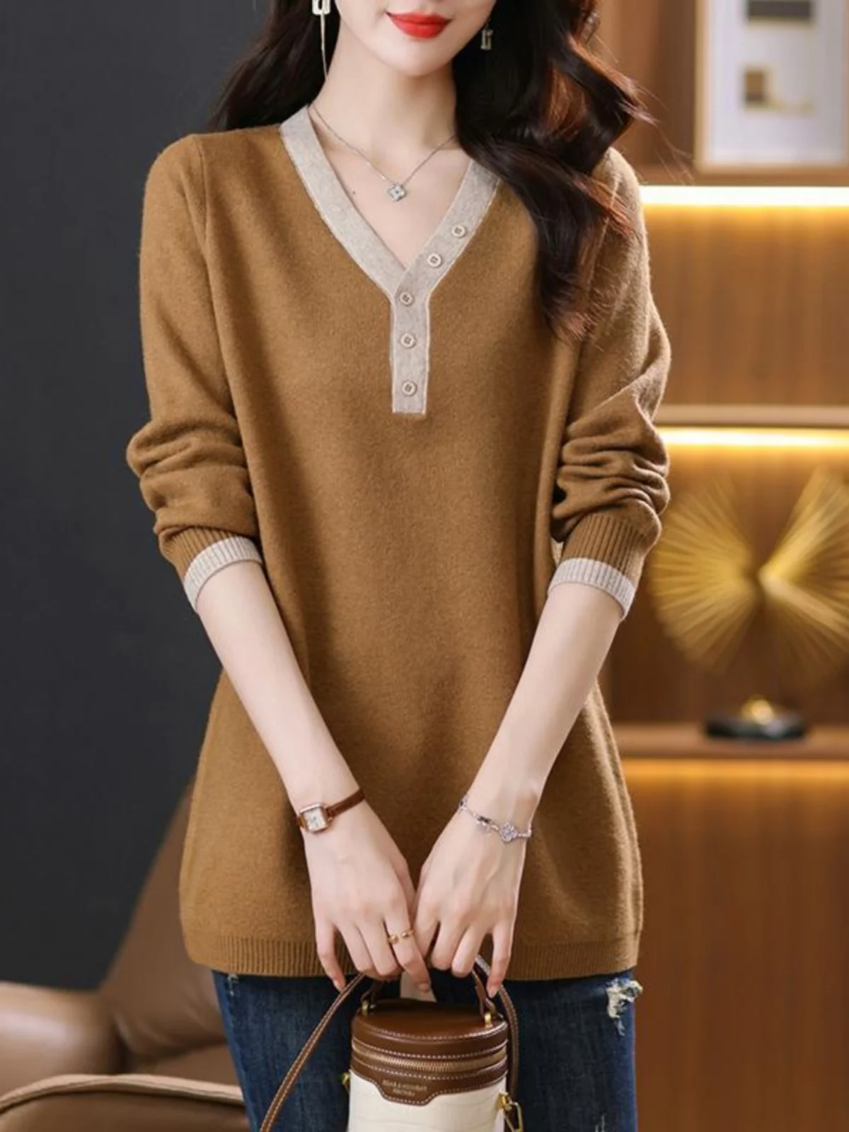 Эффективный утягивающий вязаный свитер с V-образным вырезом для женщин, свободный крой, базовая модель, большие размеры, корейский стиль, длинный рукав
Эффективный утягивающий вязаный свитер с V-образным вырезом для женщин, свободный крой, базовая модель, большие размеры, корейский стиль, длинный рукав