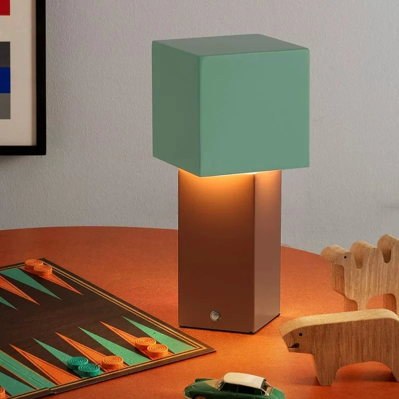 New portable charging table lamp outdoor camping restaurant bar desk atmosphere decoration bedside lamp night lamp
New portable charging table lamp outdoor camping restaurant bar desk atmosphere decoration bedside lamp night lamp