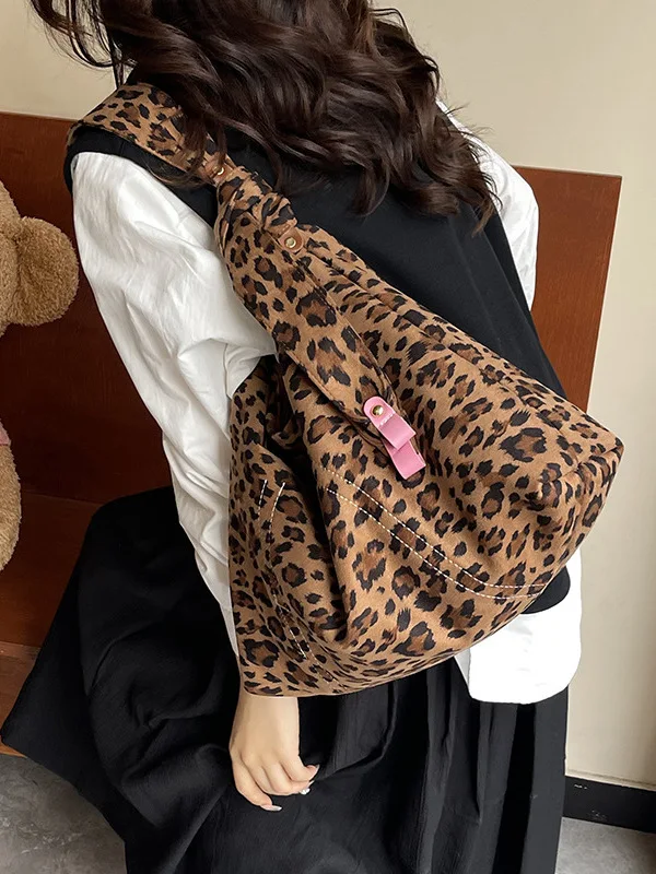 Retro Leopard Print Tote Bag Large Capacity Crossbody Shoulder Bag for Women Commuting Fashion Trend Women's Handbag
Retro Leopard Print Tote Bag Large Capacity Crossbody Shoulder Bag for Women Commuting Fashion Trend Women's Handbag