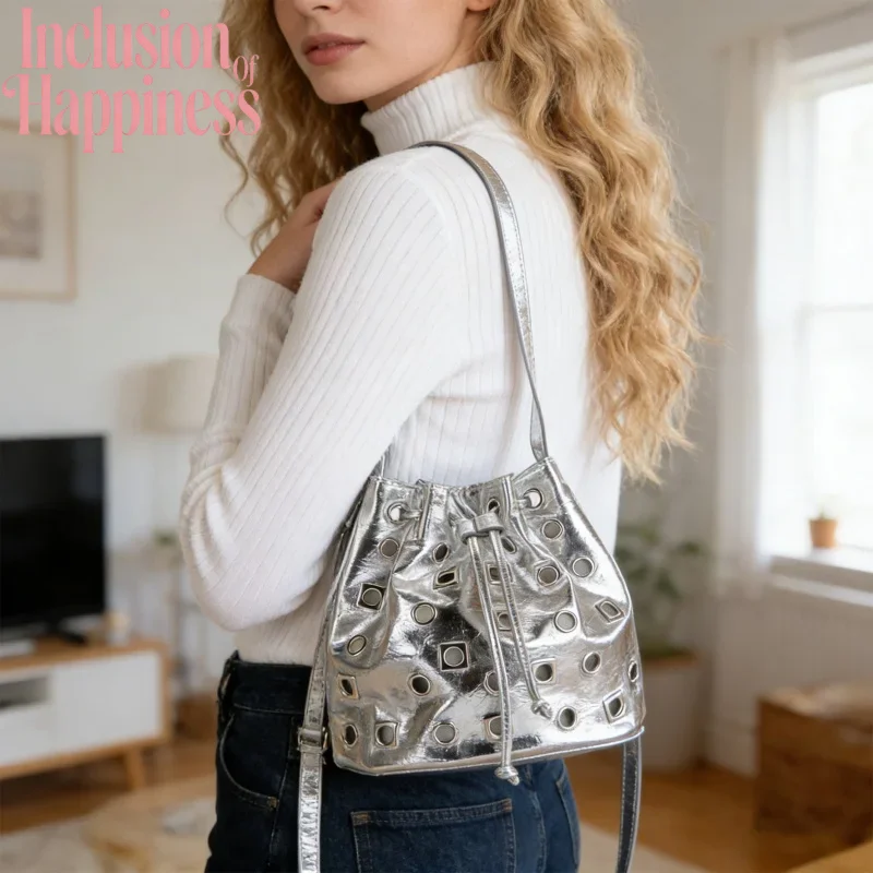 Personalized Fashion Women's Rivet Bag Punk Style Eye Hollow Bucket Bag Street Sweet Cool Multi Functional Crossbody Bag
Personalized Fashion Women's Rivet Bag Punk Style Eye Hollow Bucket Bag Street Sweet Cool Multi Functional Crossbody Bag